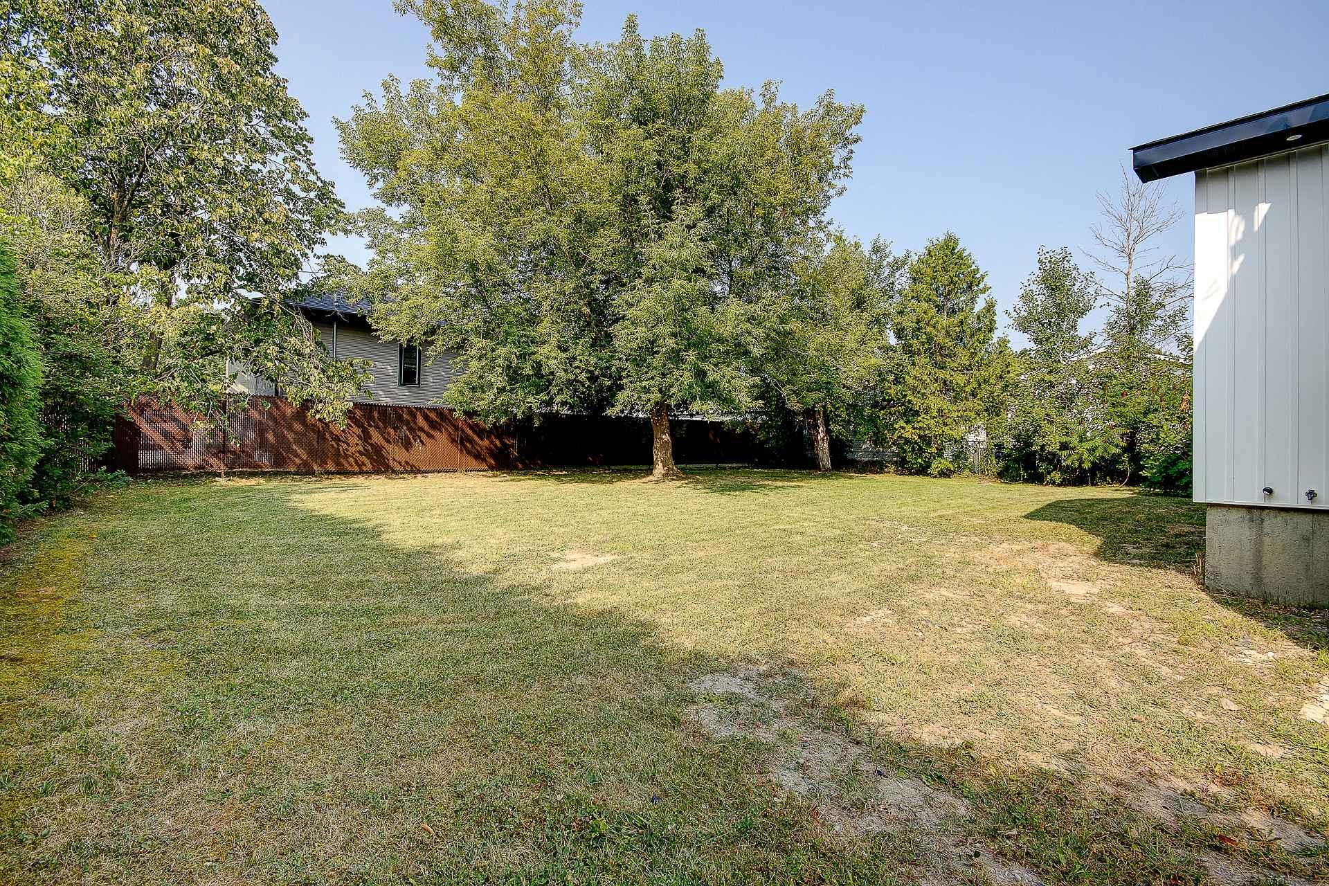 









1449


Rue Barrette

,
Saint-Jean-sur-Richelieu,




QC
J2W2B6

