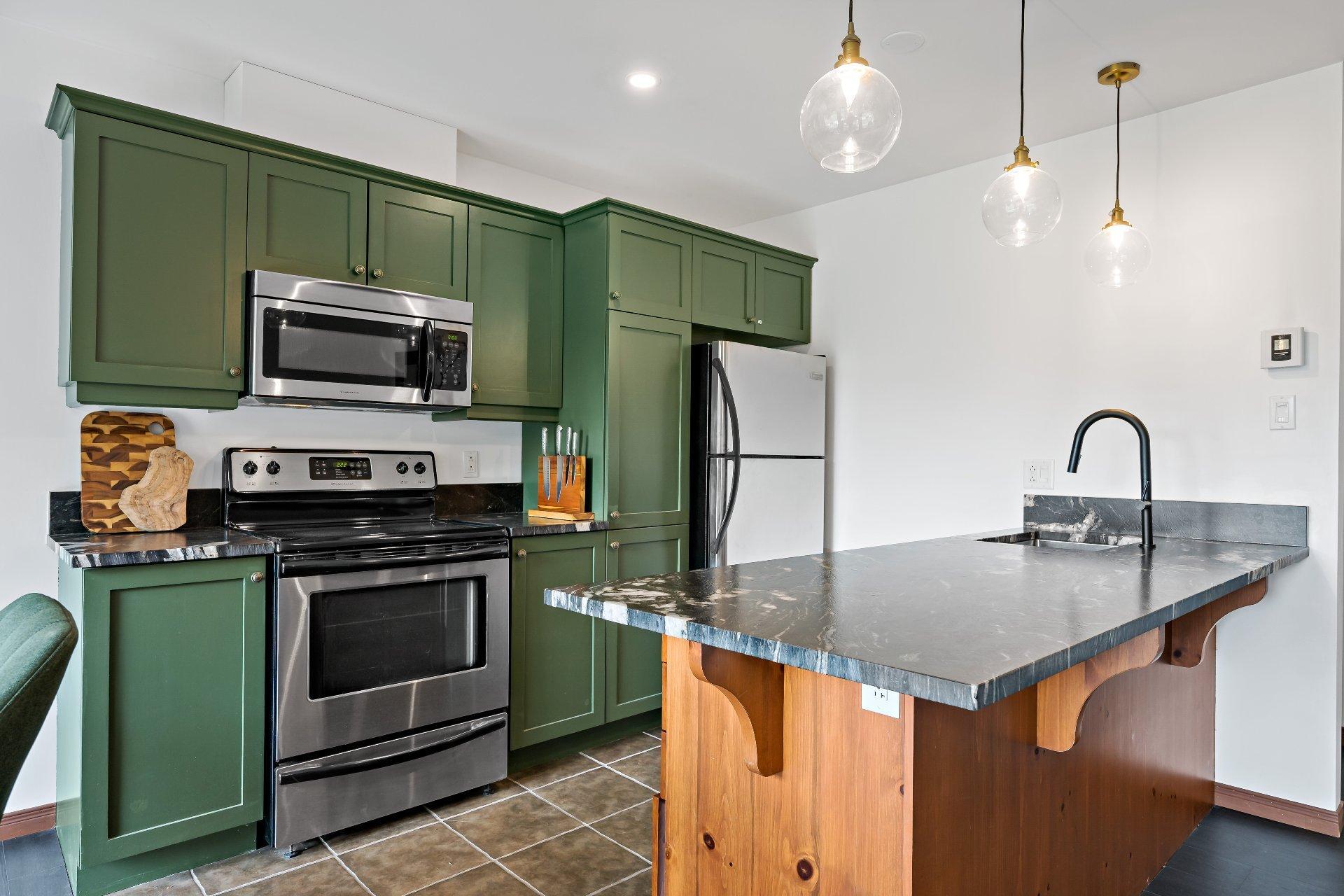 









1808


Ch. du Golf

,
Mont-Tremblant,




QC
J8E2K6

