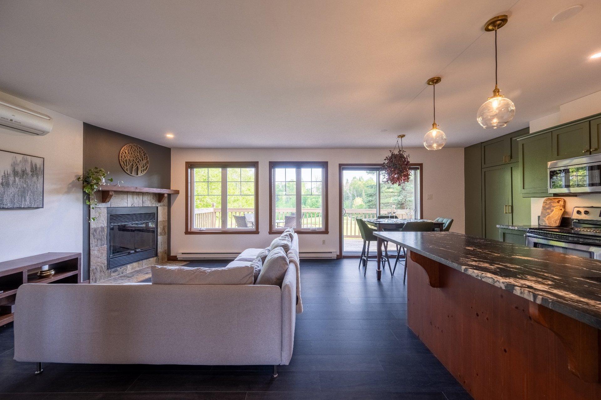 









1808


Ch. du Golf

,
Mont-Tremblant,




QC
J8E2K6

