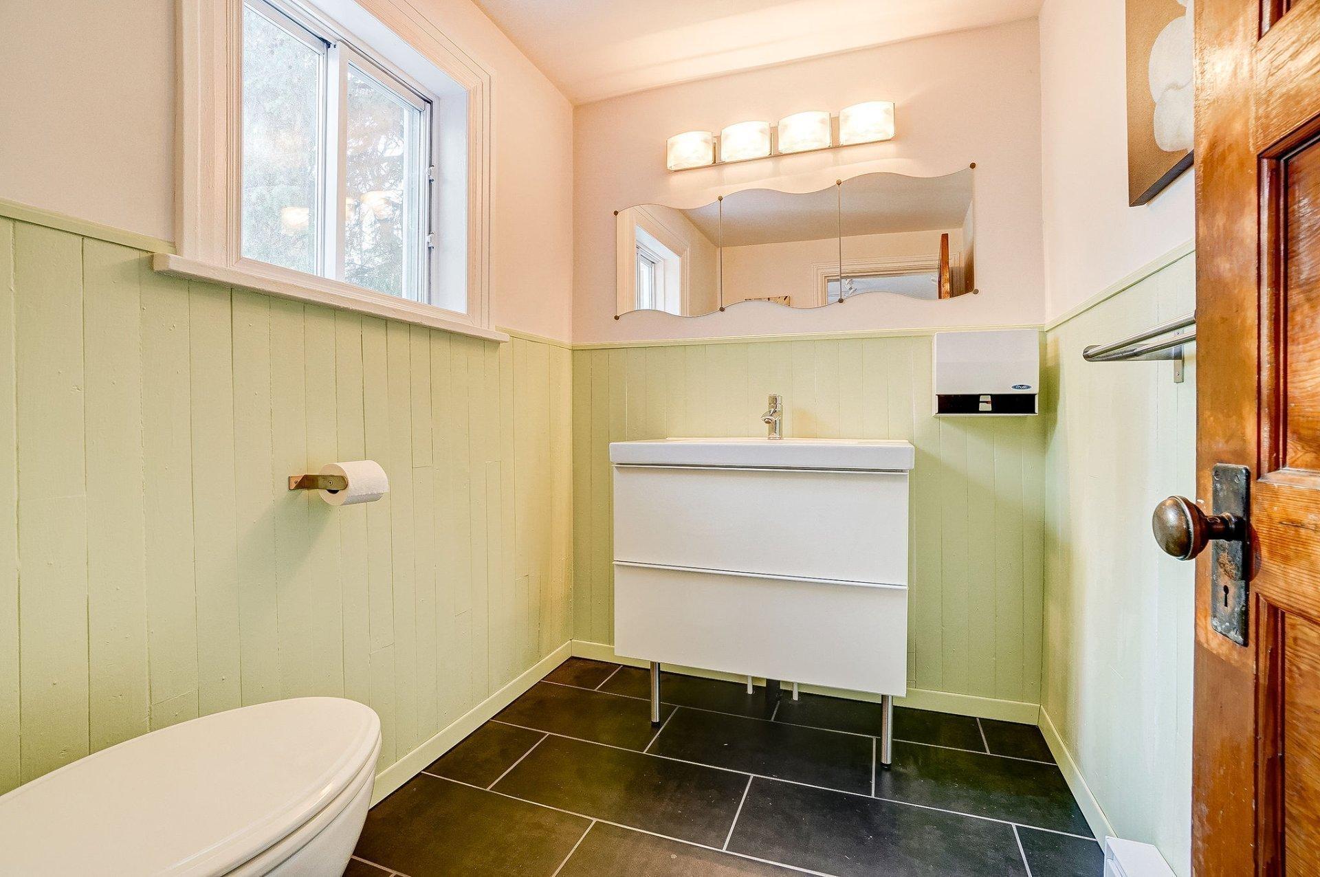 









209Z


Ch. d'Old Chelsea

,
Chelsea,




QC
J9B1J3

