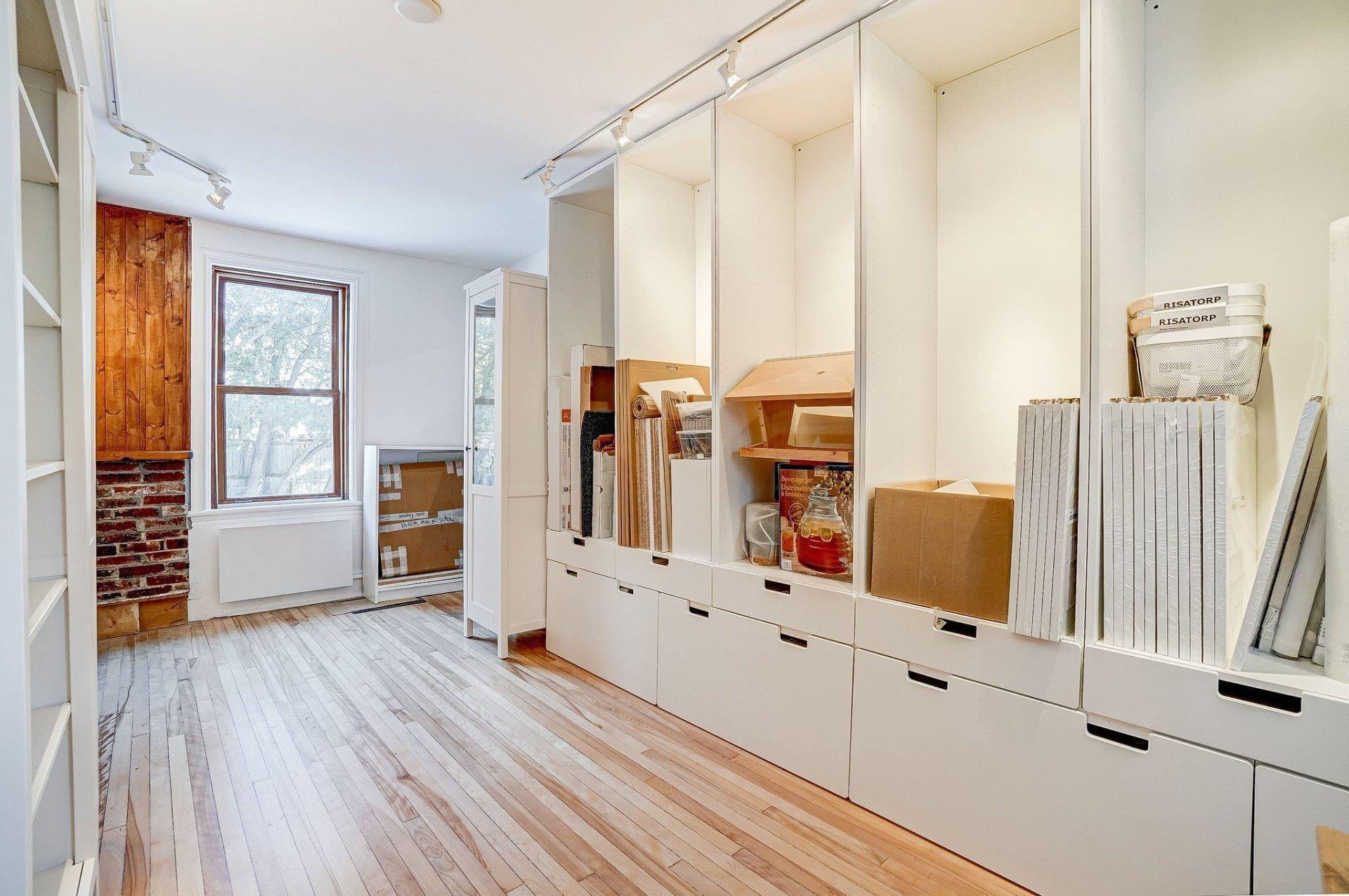 









209Z


Ch. d'Old Chelsea

,
Chelsea,




QC
J9B1J3

