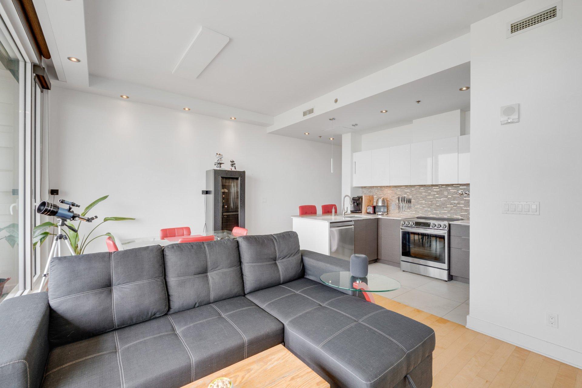 









185


Rue Laurier

, 1503,
Gatineau (Hull),




QC
J8X0B2

