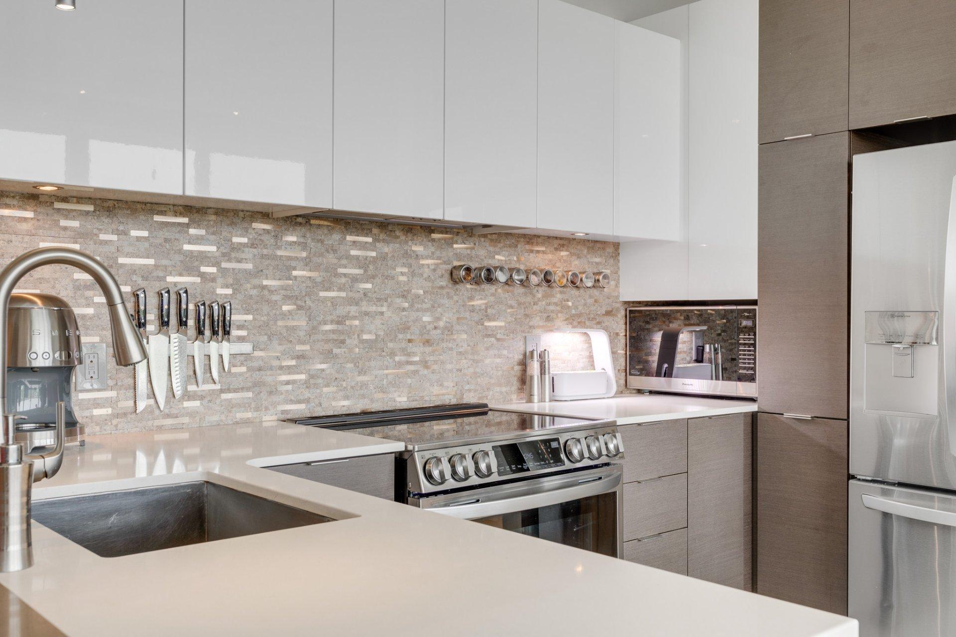 









185


Rue Laurier

, 1503,
Gatineau (Hull),




QC
J8X0B2

