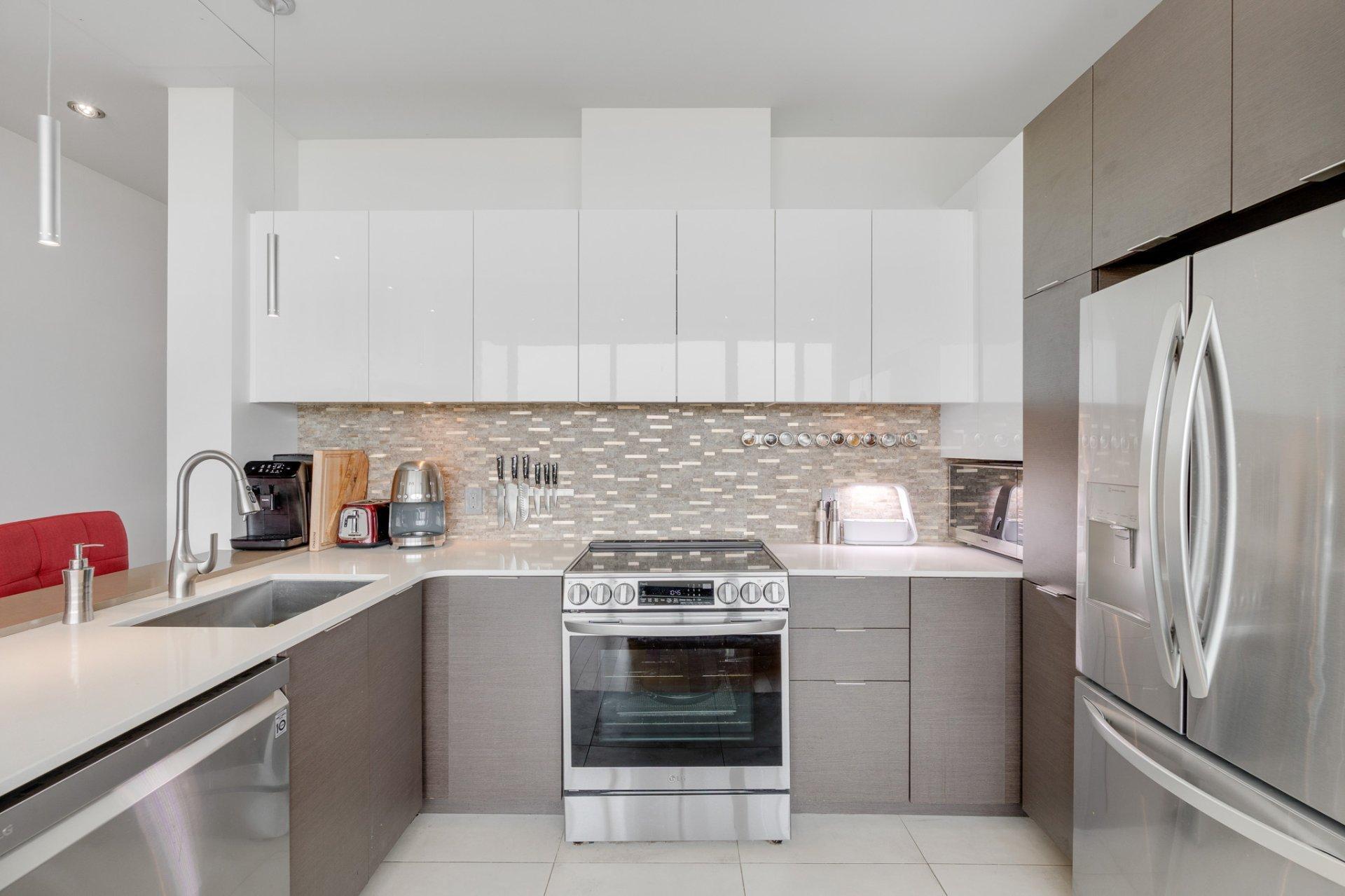 









185


Rue Laurier

, 1503,
Gatineau (Hull),




QC
J8X0B2

