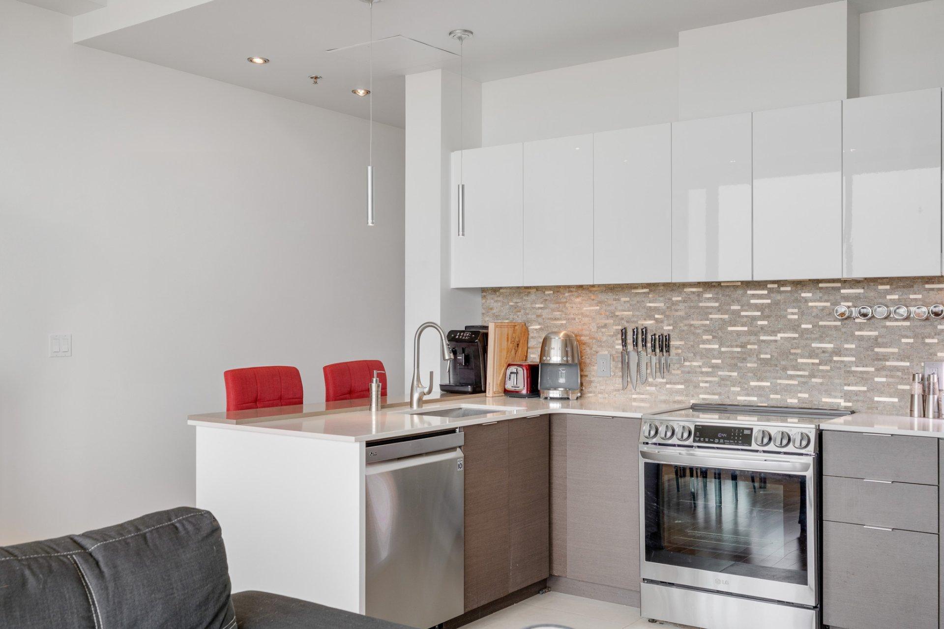 









185


Rue Laurier

, 1503,
Gatineau (Hull),




QC
J8X0B2

