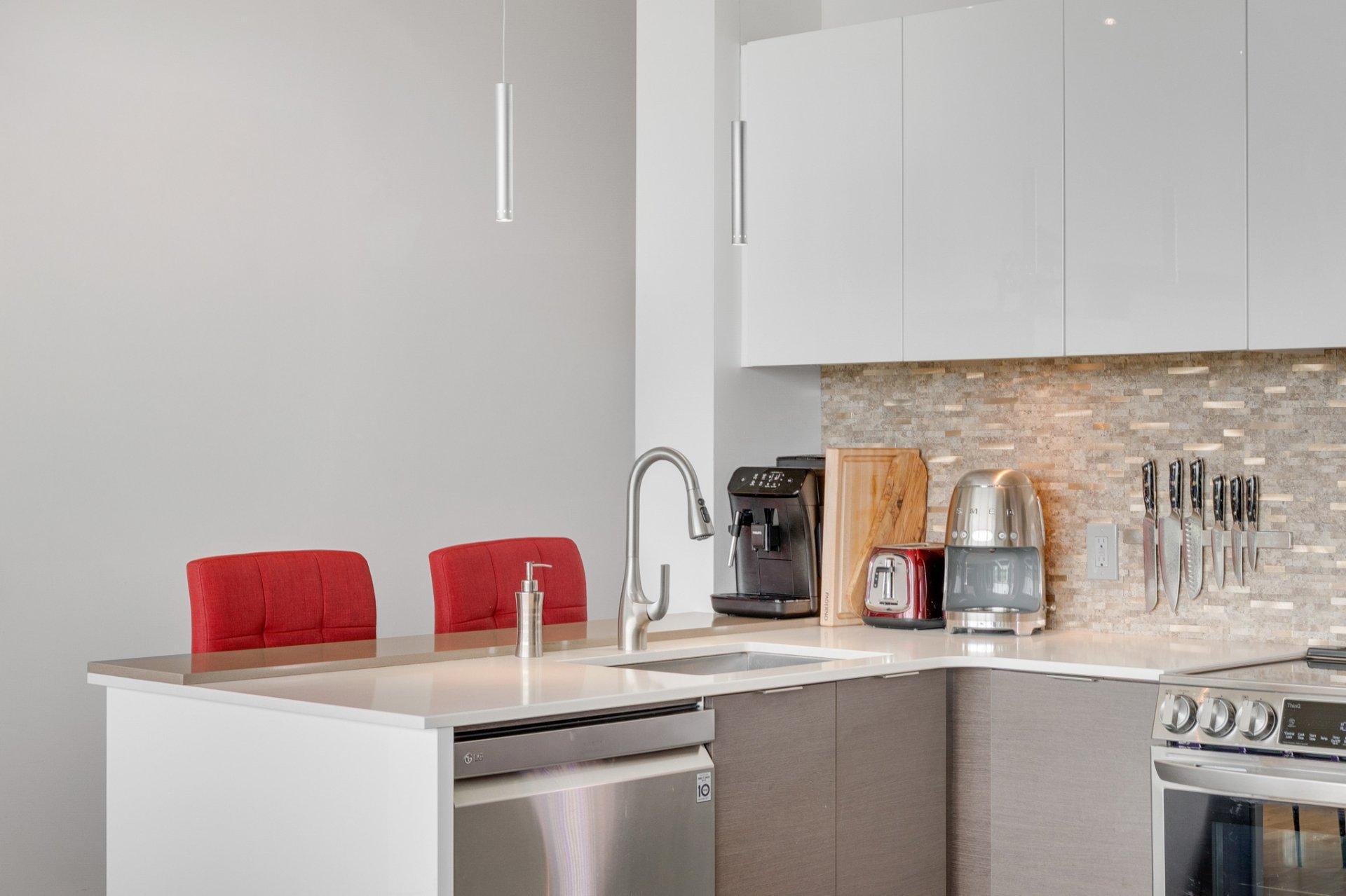









185


Rue Laurier

, 1503,
Gatineau (Hull),




QC
J8X0B2

