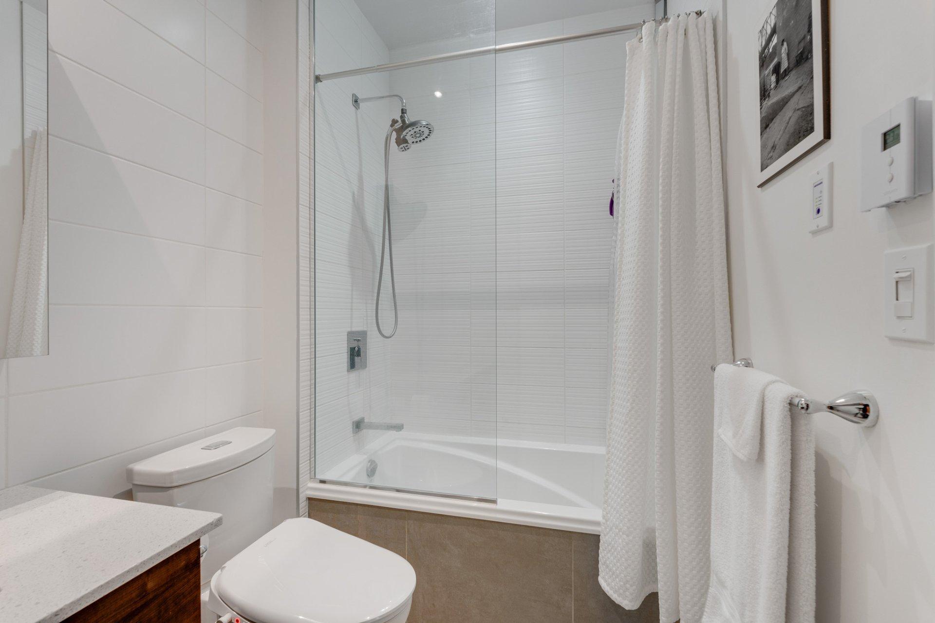 









185


Rue Laurier

, 1503,
Gatineau (Hull),




QC
J8X0B2

