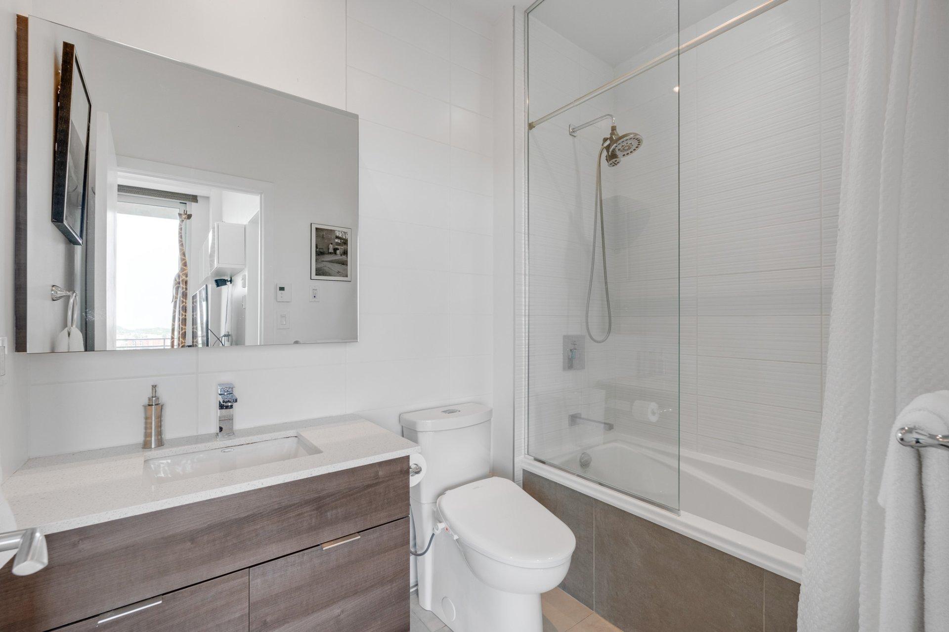 









185


Rue Laurier

, 1503,
Gatineau (Hull),




QC
J8X0B2

