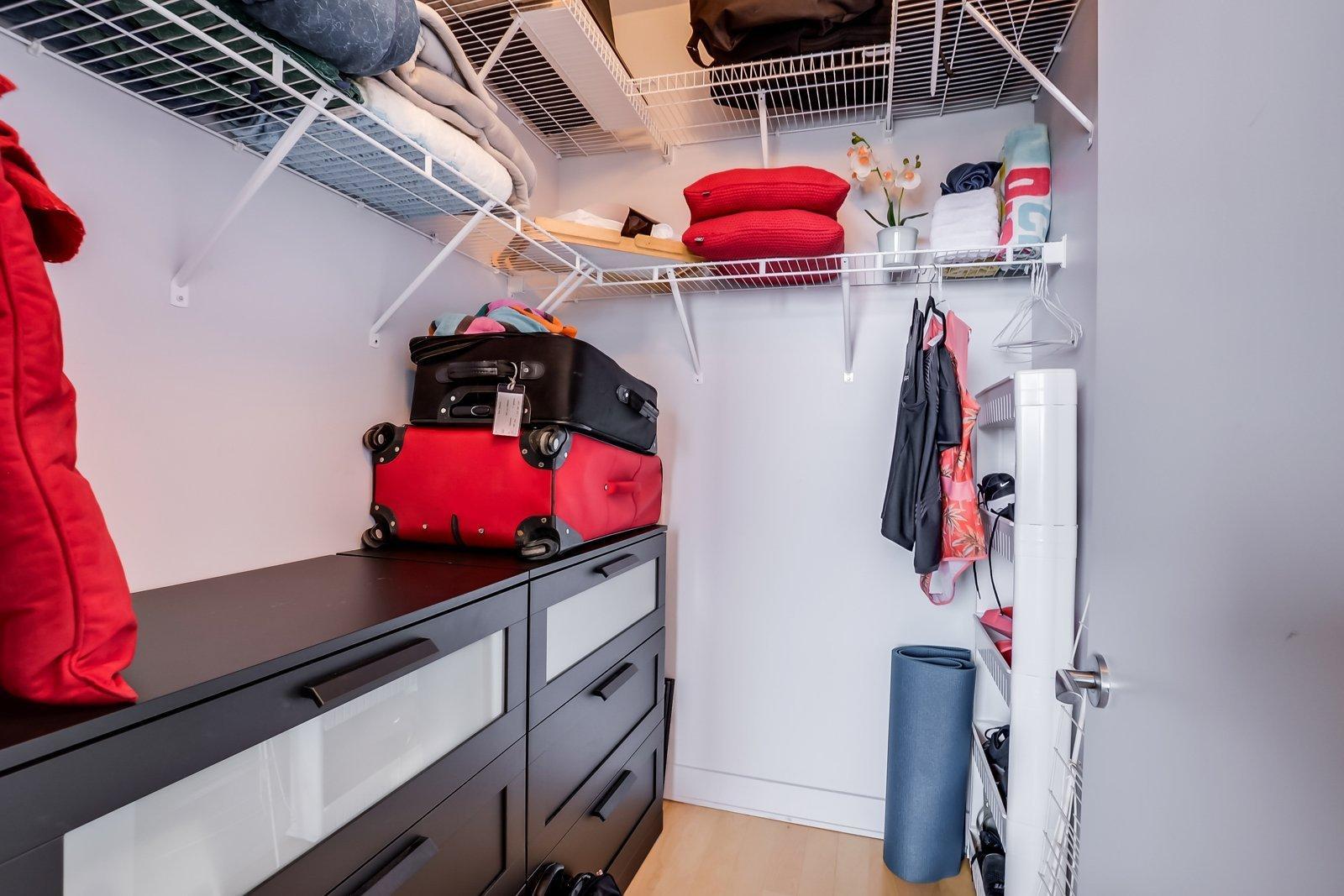 









185


Rue Laurier

, 1503,
Gatineau (Hull),




QC
J8X0B2

