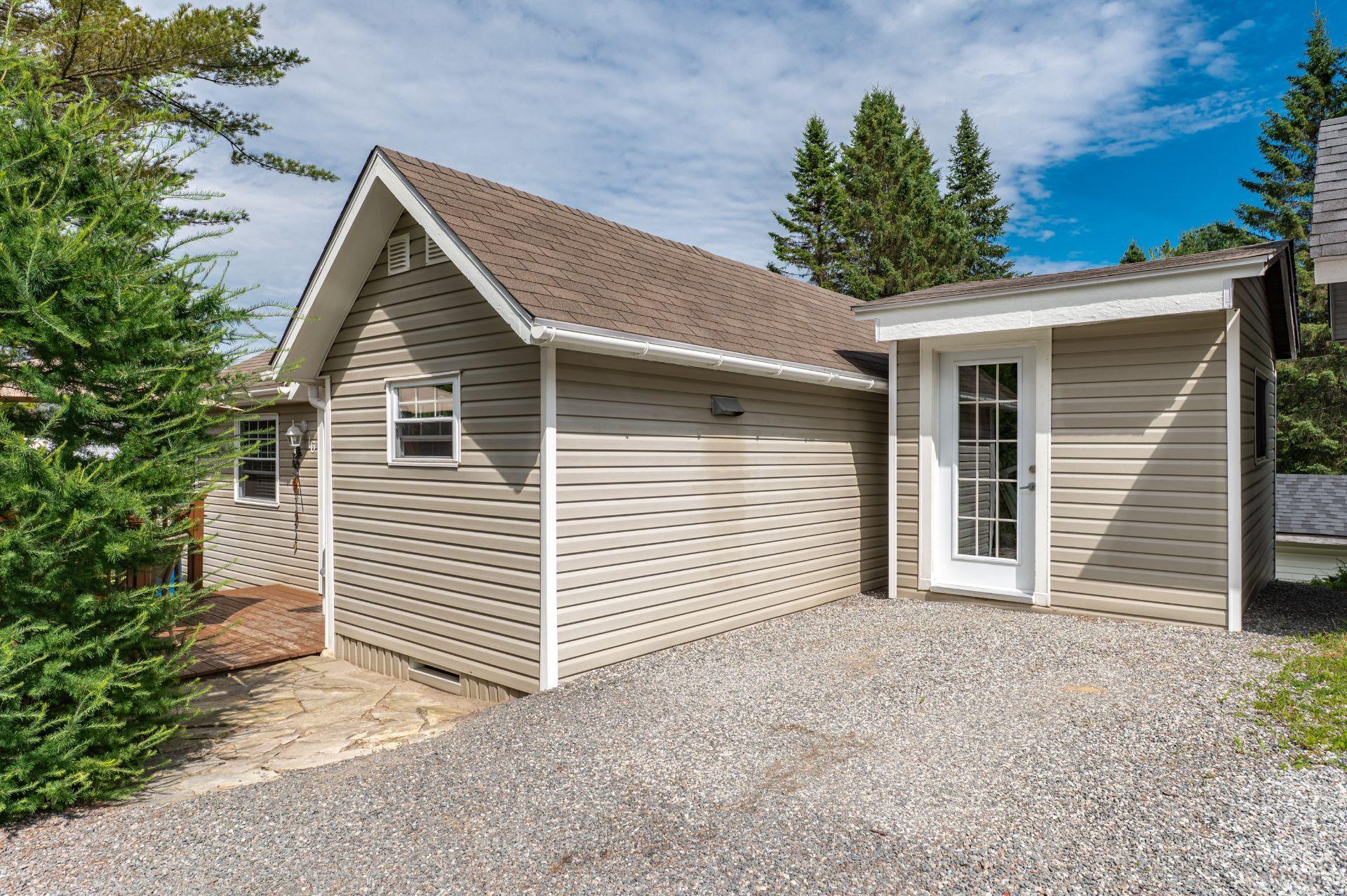 









16


Ch. de la Vallée-Bleue

,
Val-David,




QC
J0T2N0

