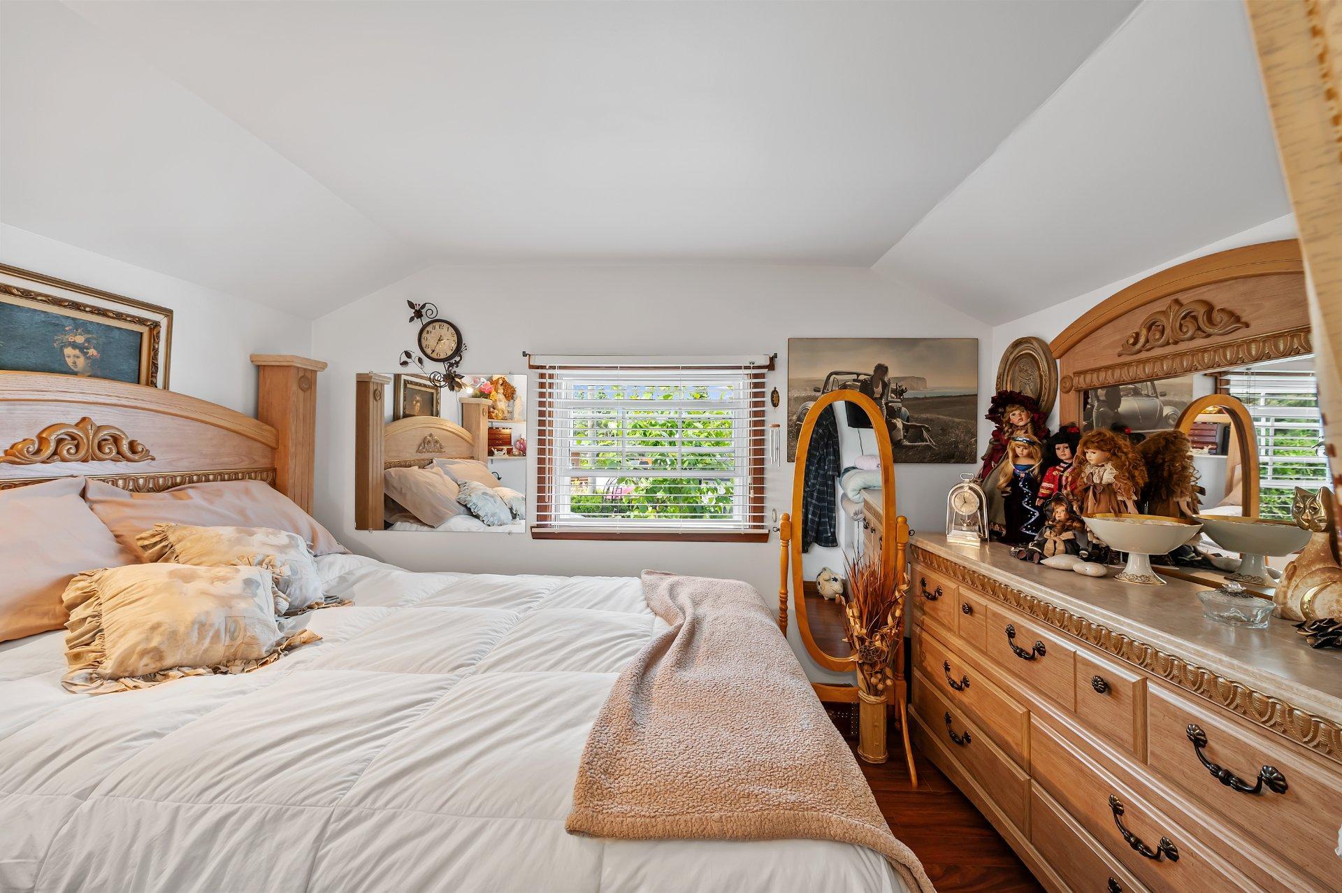 









16


Ch. de la Vallée-Bleue

,
Val-David,




QC
J0T2N0

