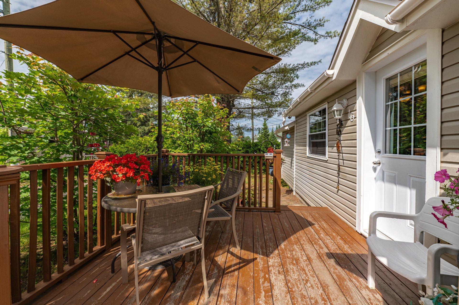 









16


Ch. de la Vallée-Bleue

,
Val-David,




QC
J0T2N0


