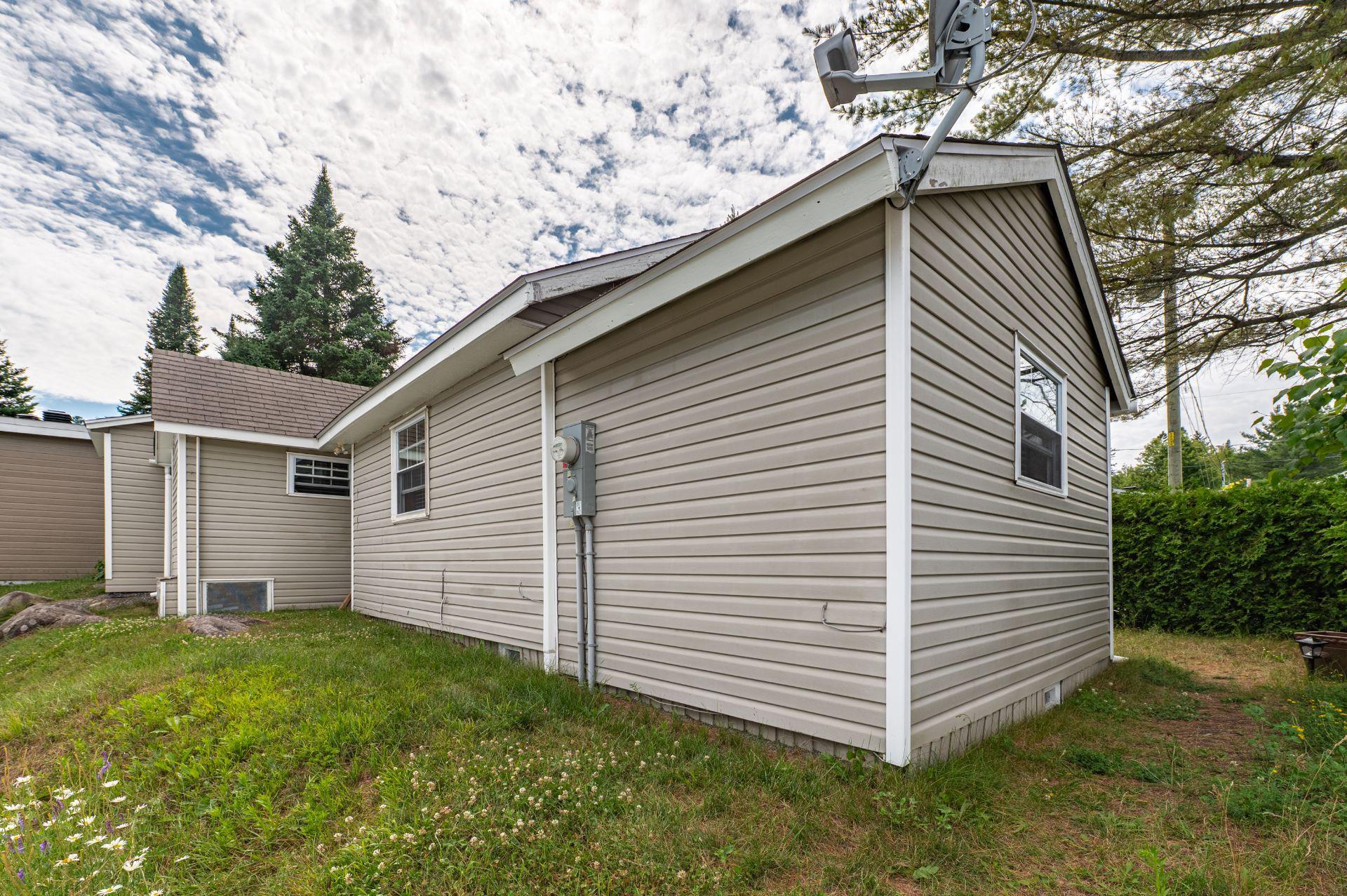 









16


Ch. de la Vallée-Bleue

,
Val-David,




QC
J0T2N0


