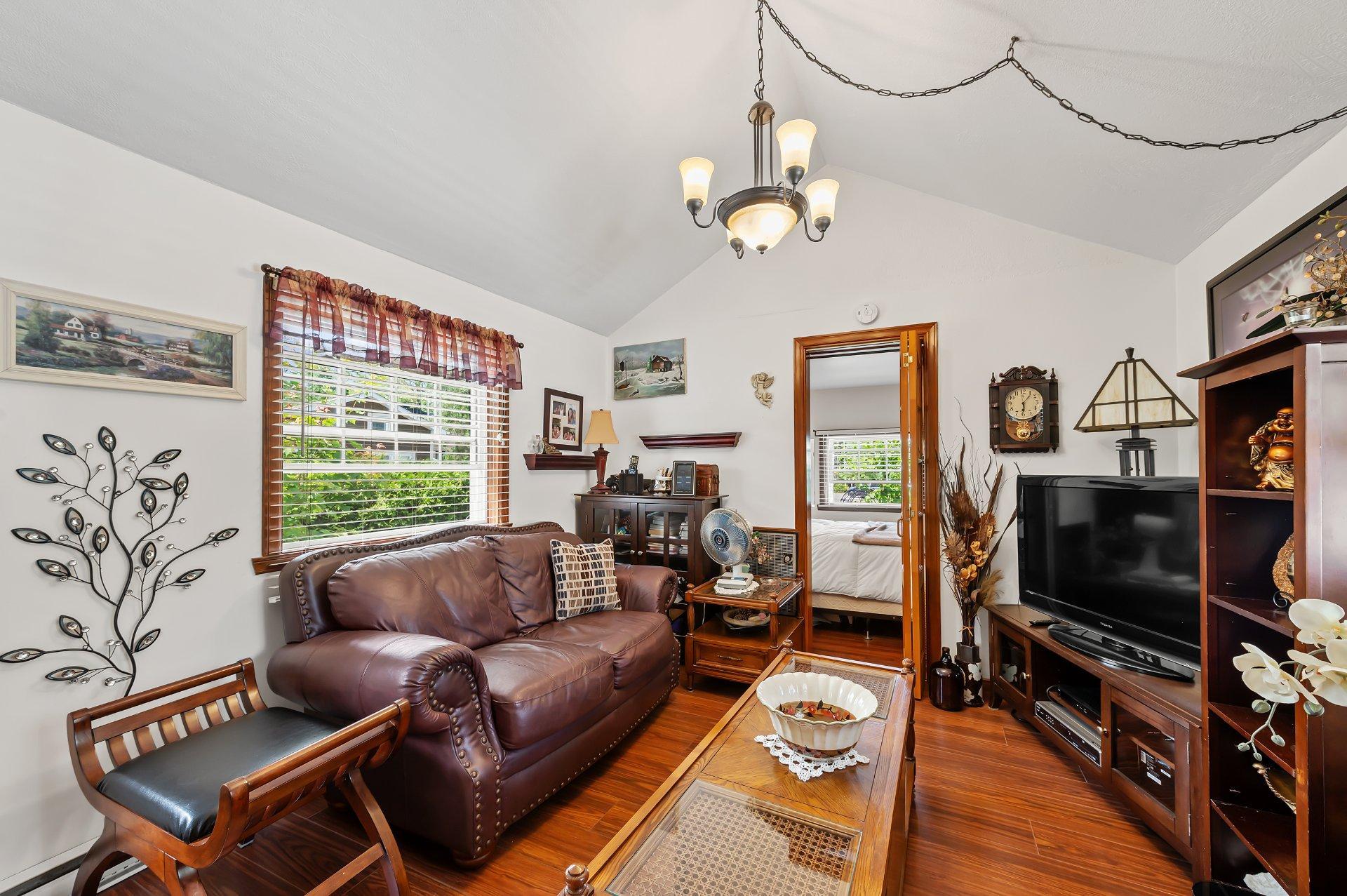 









16


Ch. de la Vallée-Bleue

,
Val-David,




QC
J0T2N0

