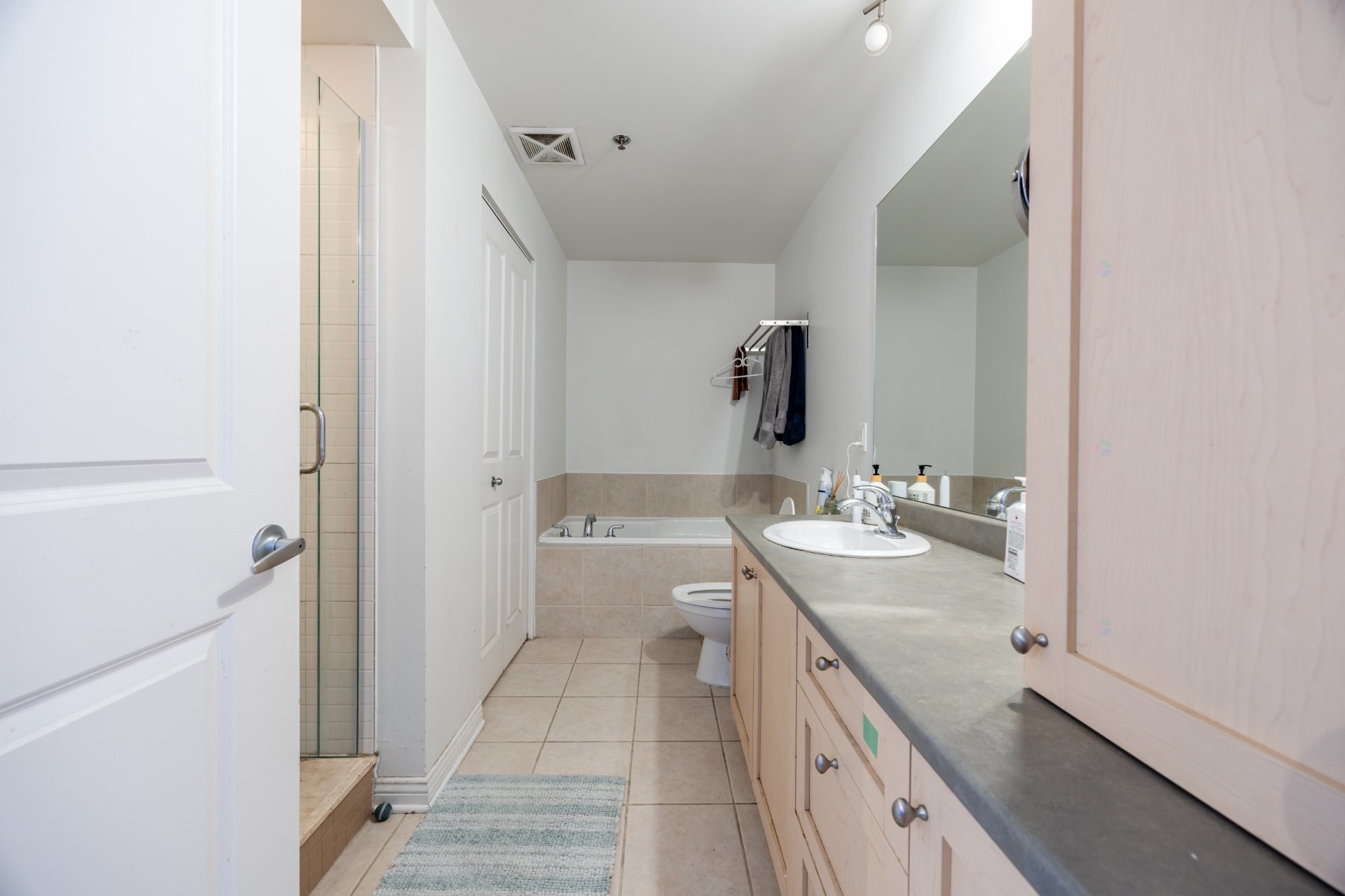 









650


Rue Jean-D'Estrées

, 2108,
Montréal (Ville-Marie),




QC
H3C0G3

