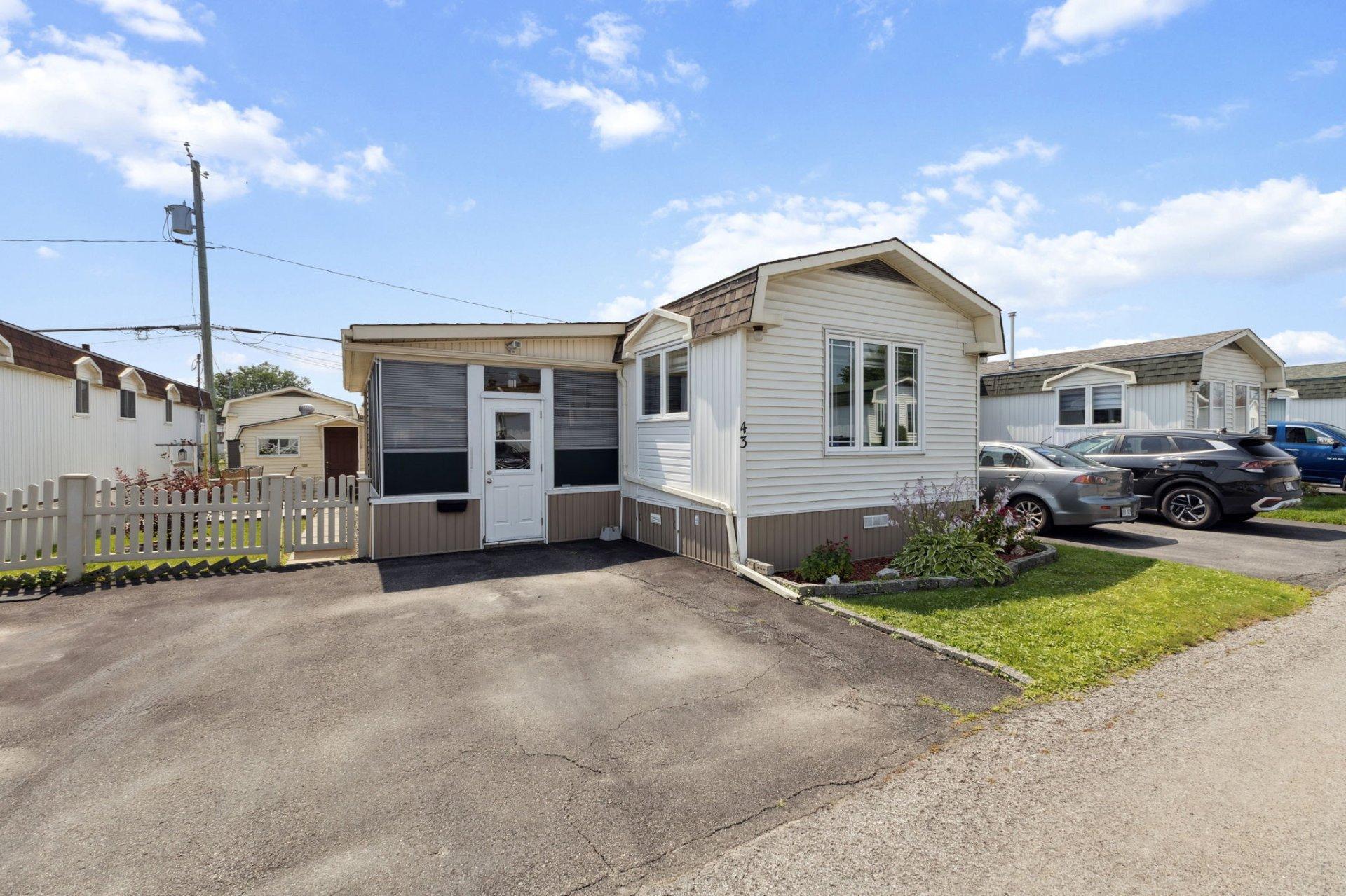 









43


10e Avenue O.

,
Gatineau (Gatineau),




QC
J8T6X9

