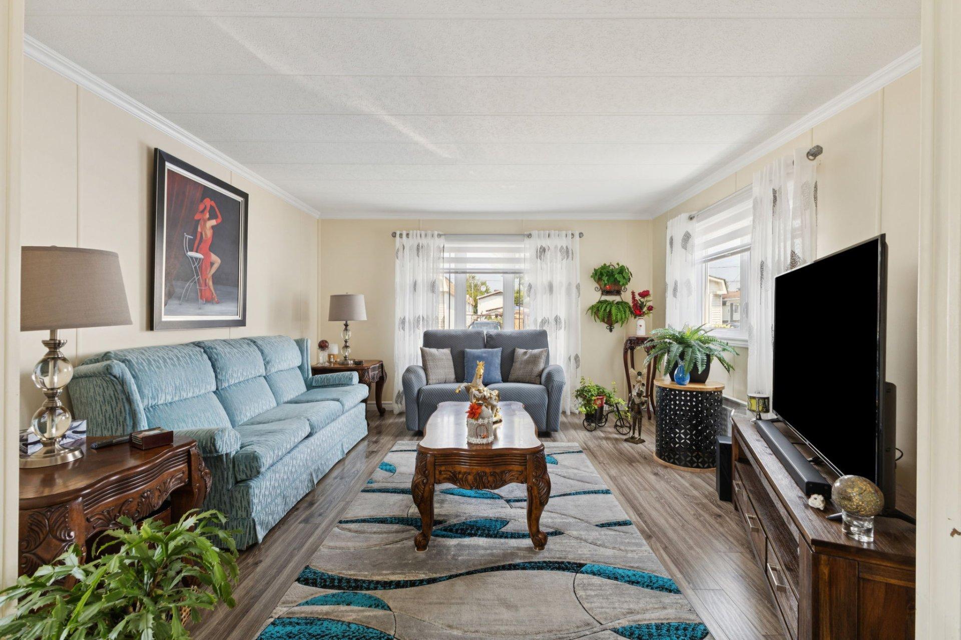









43


10e Avenue O.

,
Gatineau (Gatineau),




QC
J8T6X9


