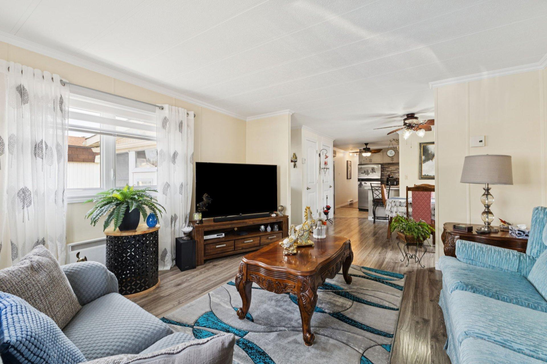 









43


10e Avenue O.

,
Gatineau (Gatineau),




QC
J8T6X9

