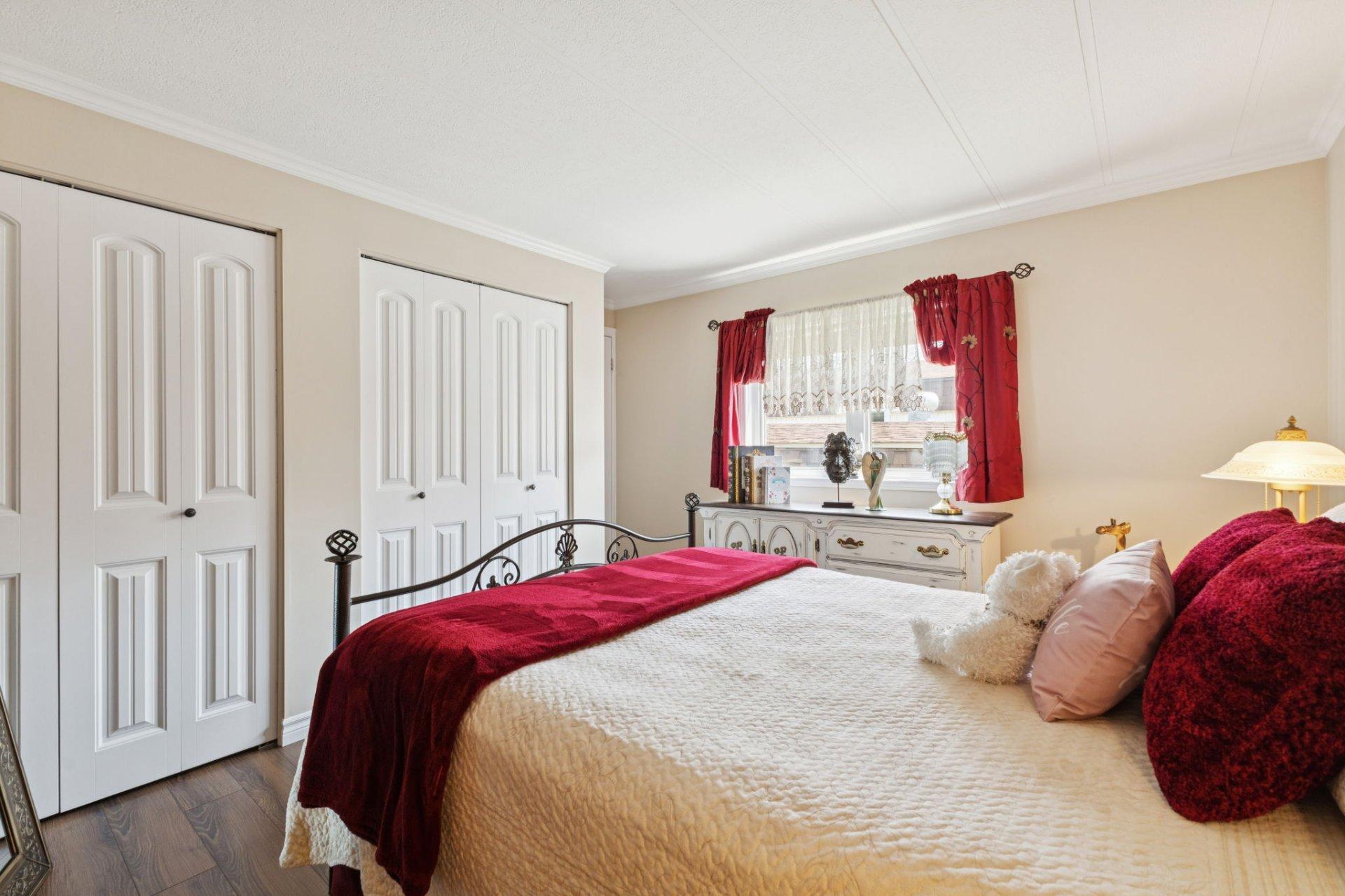 









43


10e Avenue O.

,
Gatineau (Gatineau),




QC
J8T6X9

