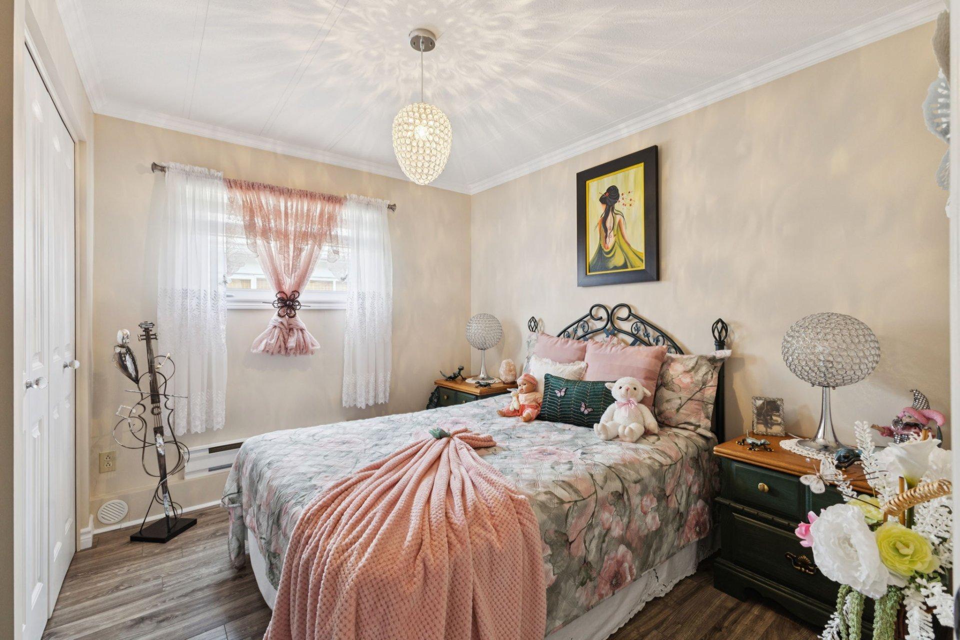 









43


10e Avenue O.

,
Gatineau (Gatineau),




QC
J8T6X9

