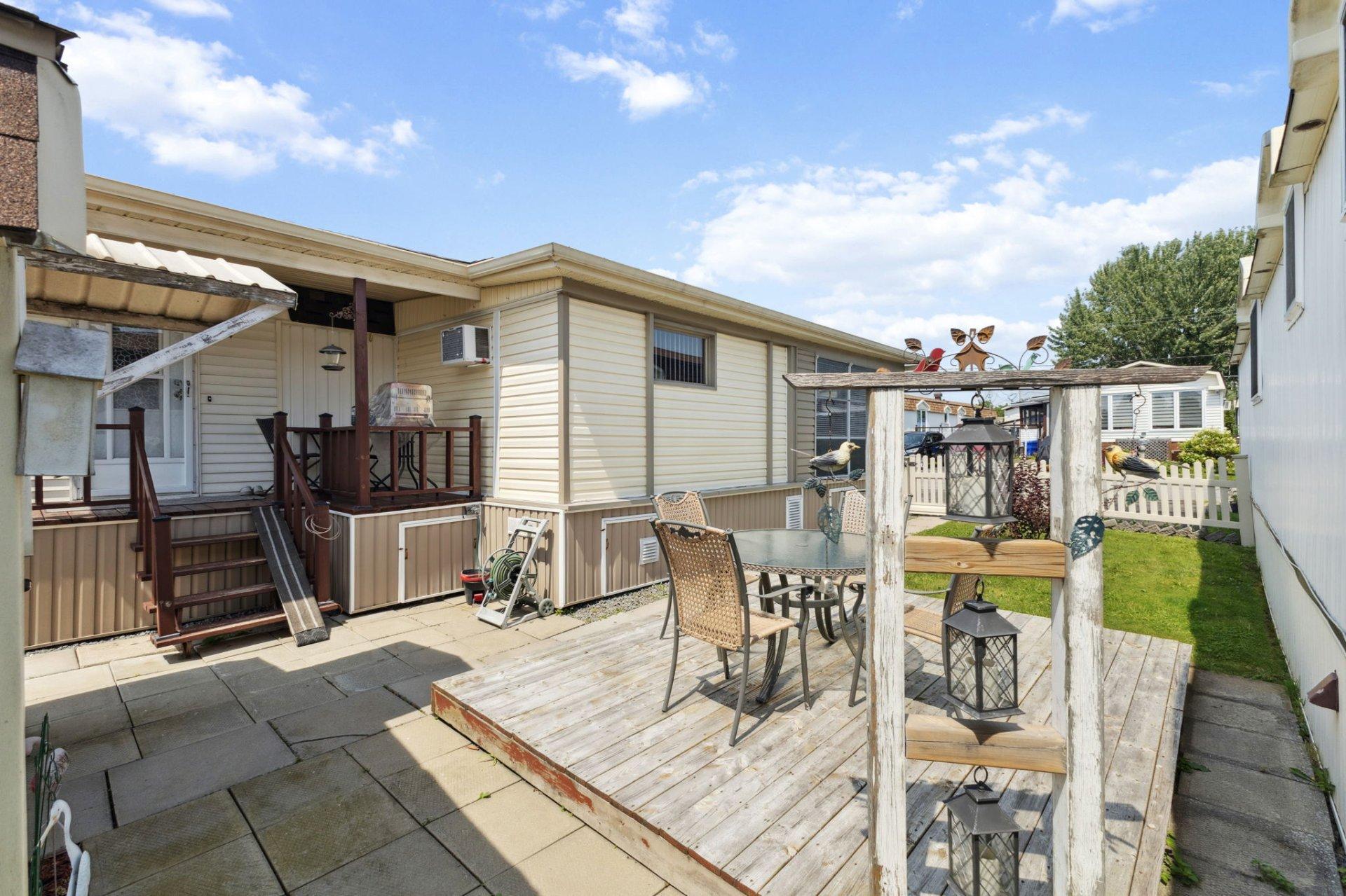 









43


10e Avenue O.

,
Gatineau (Gatineau),




QC
J8T6X9

