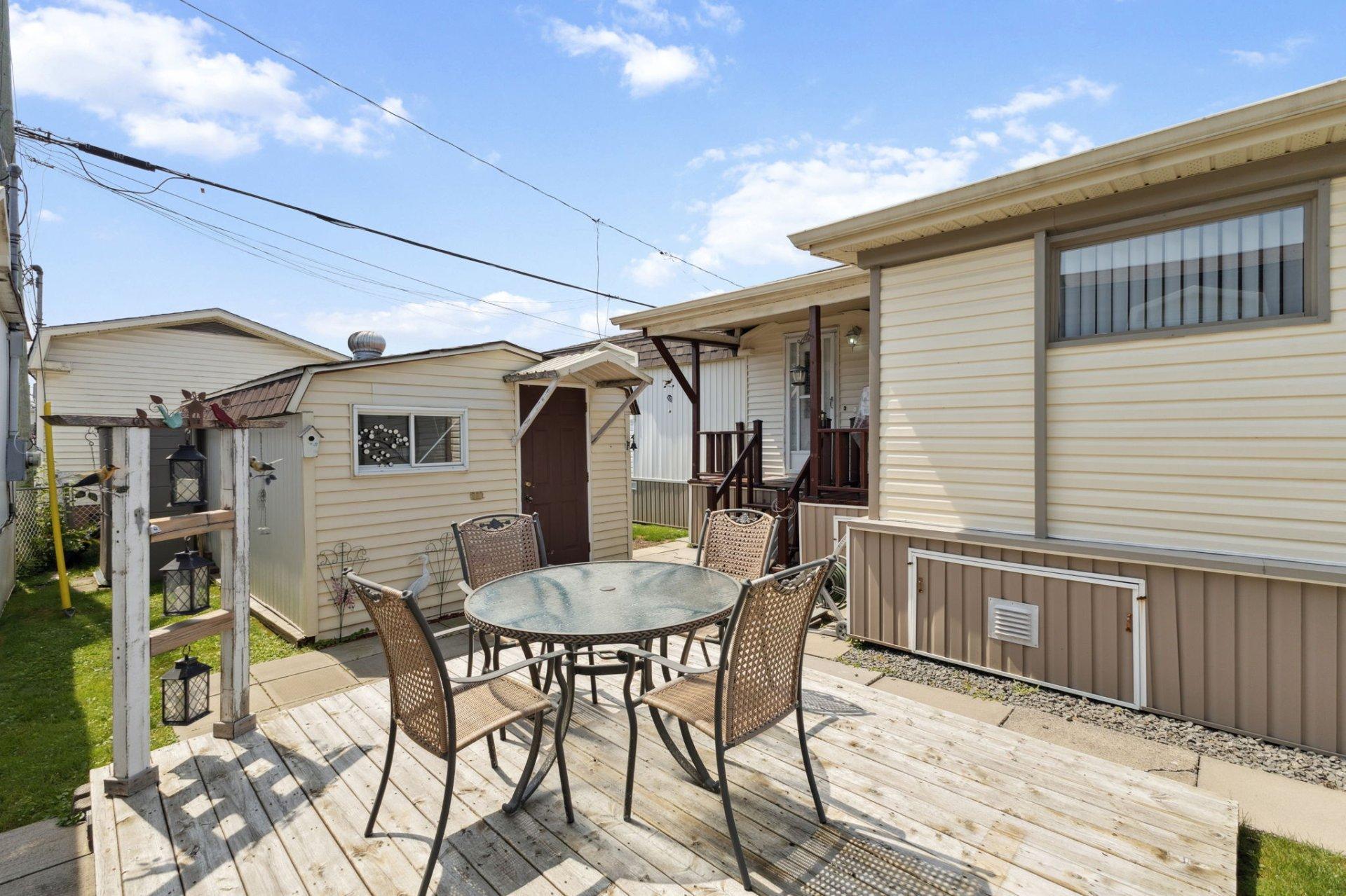 









43


10e Avenue O.

,
Gatineau (Gatineau),




QC
J8T6X9

