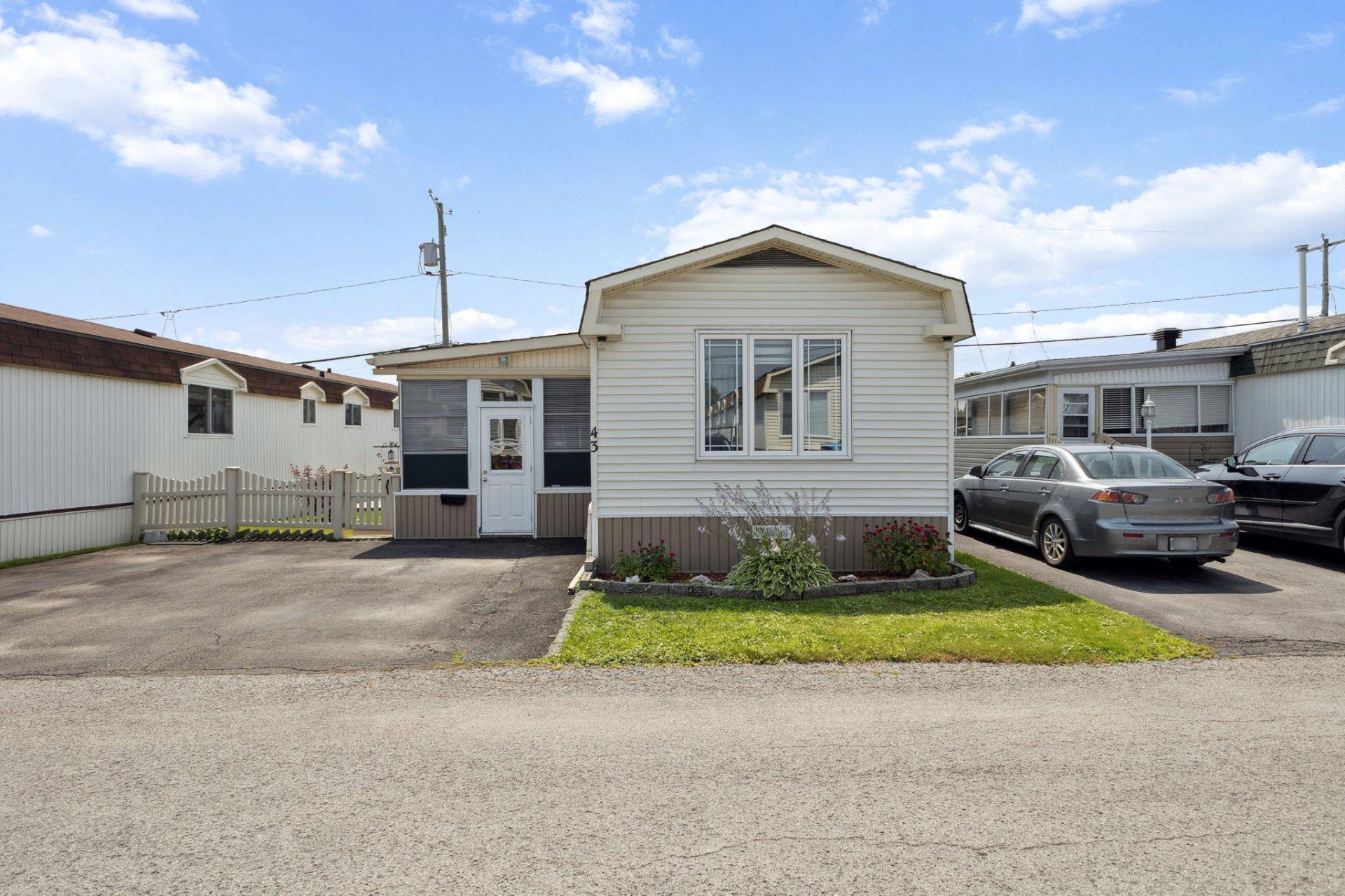 









43


10e Avenue O.

,
Gatineau (Gatineau),




QC
J8T6X9

