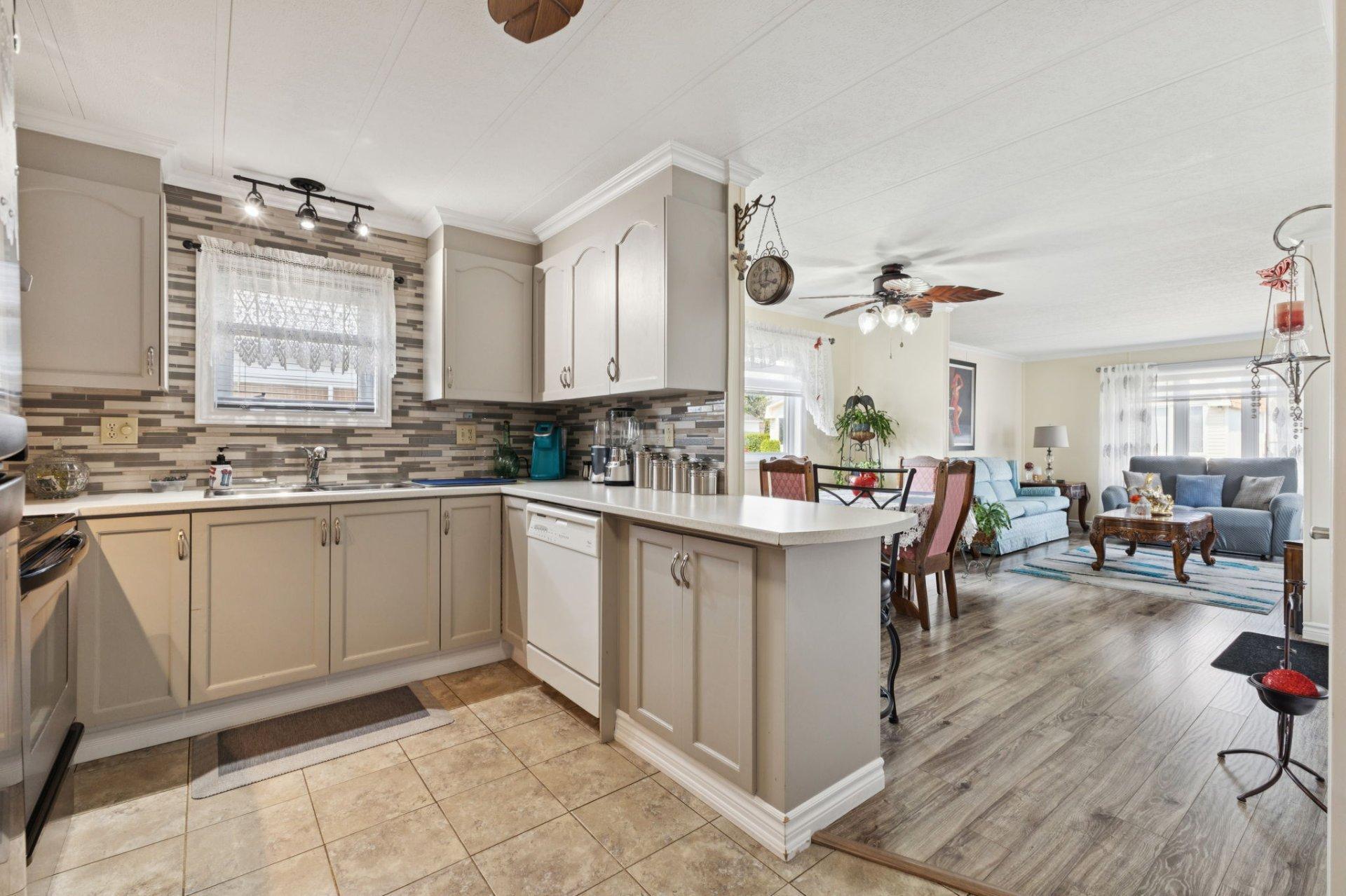 









43


10e Avenue O.

,
Gatineau (Gatineau),




QC
J8T6X9

