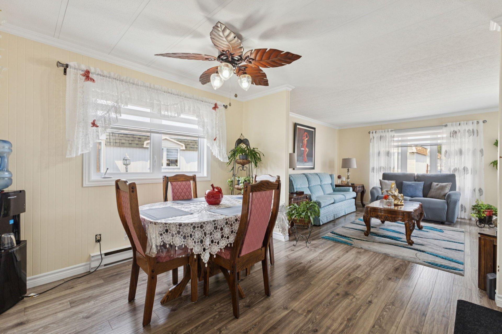 









43


10e Avenue O.

,
Gatineau (Gatineau),




QC
J8T6X9

