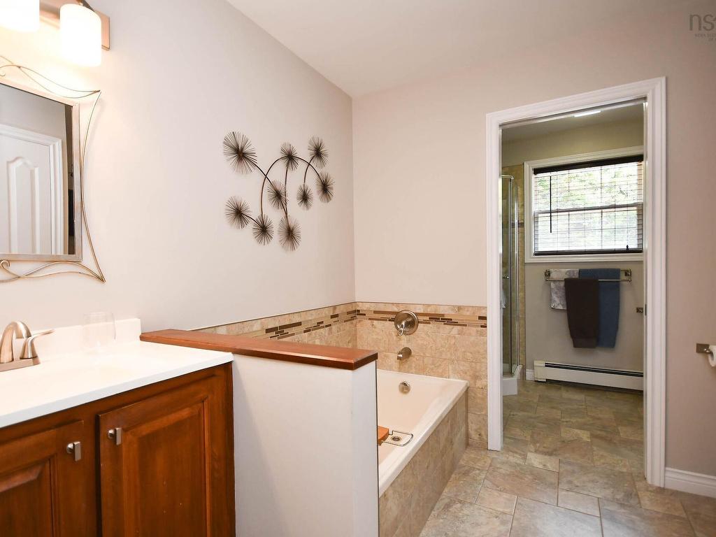 












31 Barry Crescent

,
Herring Cove,




NS
B3R 2L7

