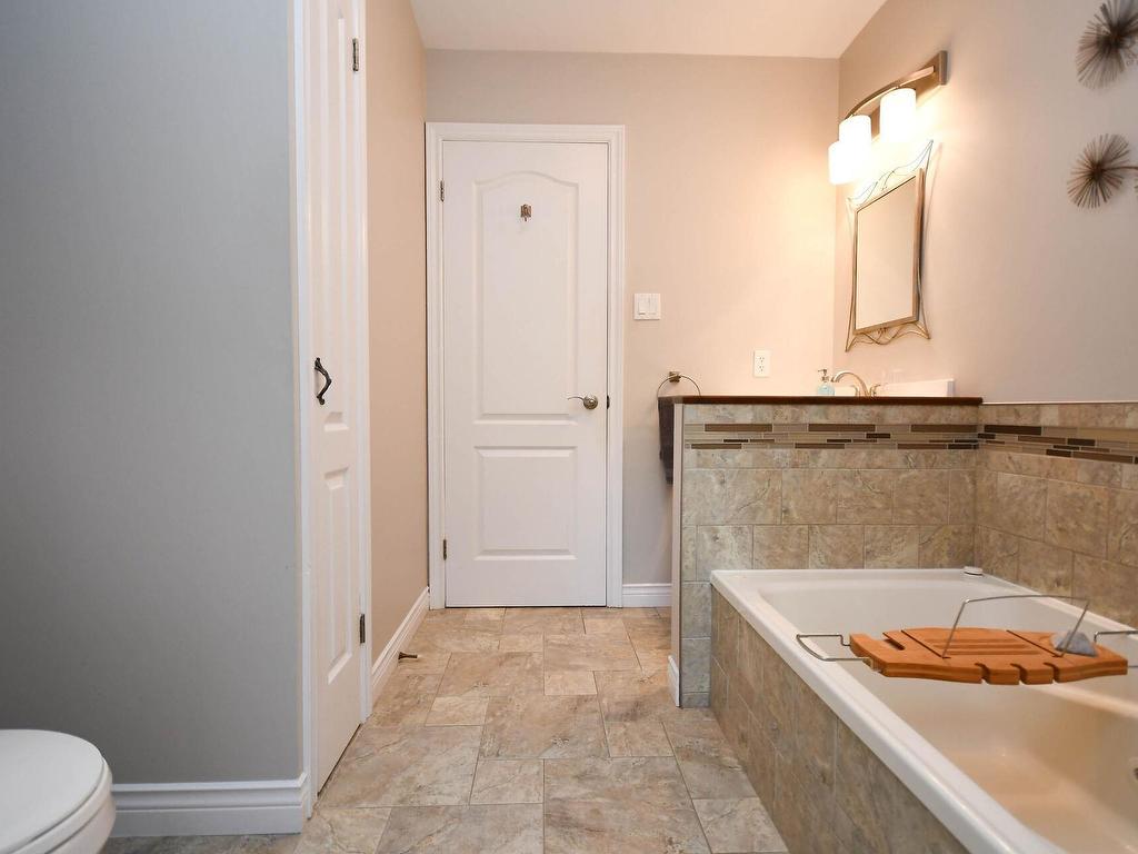 












31 Barry Crescent

,
Herring Cove,




NS
B3R 2L7

