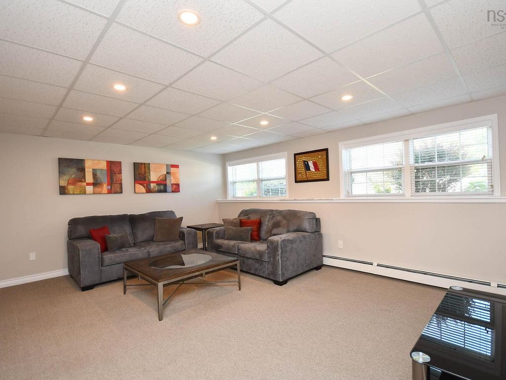 












31 Barry Crescent

,
Herring Cove,




NS
B3R 2L7


