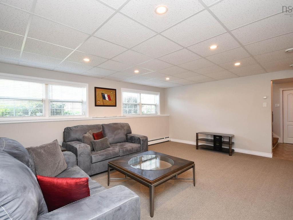 












31 Barry Crescent

,
Herring Cove,




NS
B3R 2L7

