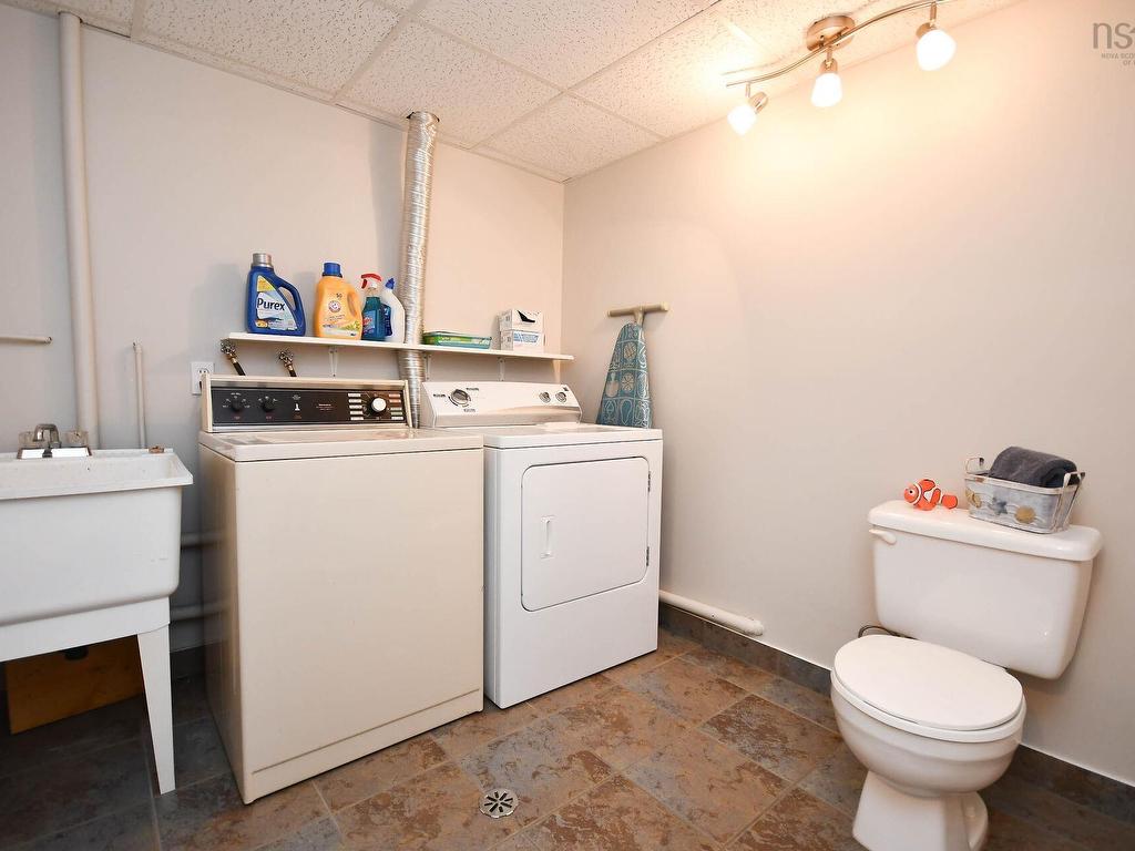 












31 Barry Crescent

,
Herring Cove,




NS
B3R 2L7

