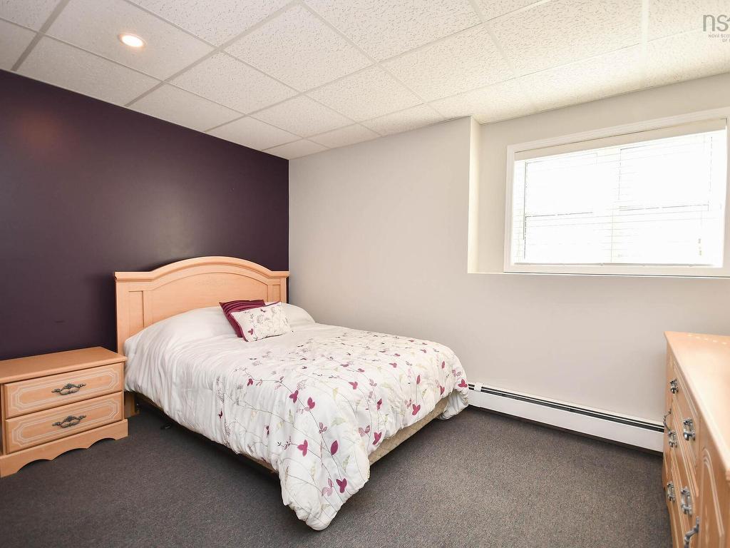 












31 Barry Crescent

,
Herring Cove,




NS
B3R 2L7

