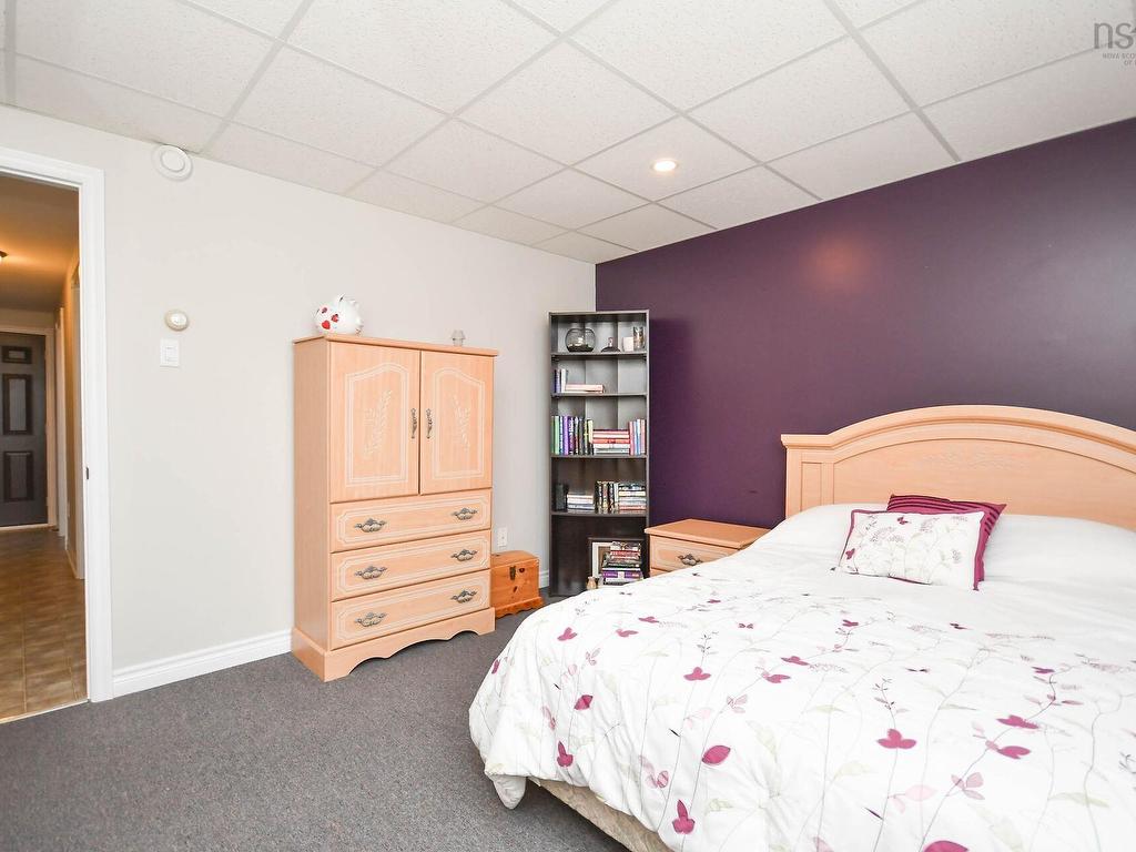 












31 Barry Crescent

,
Herring Cove,




NS
B3R 2L7

