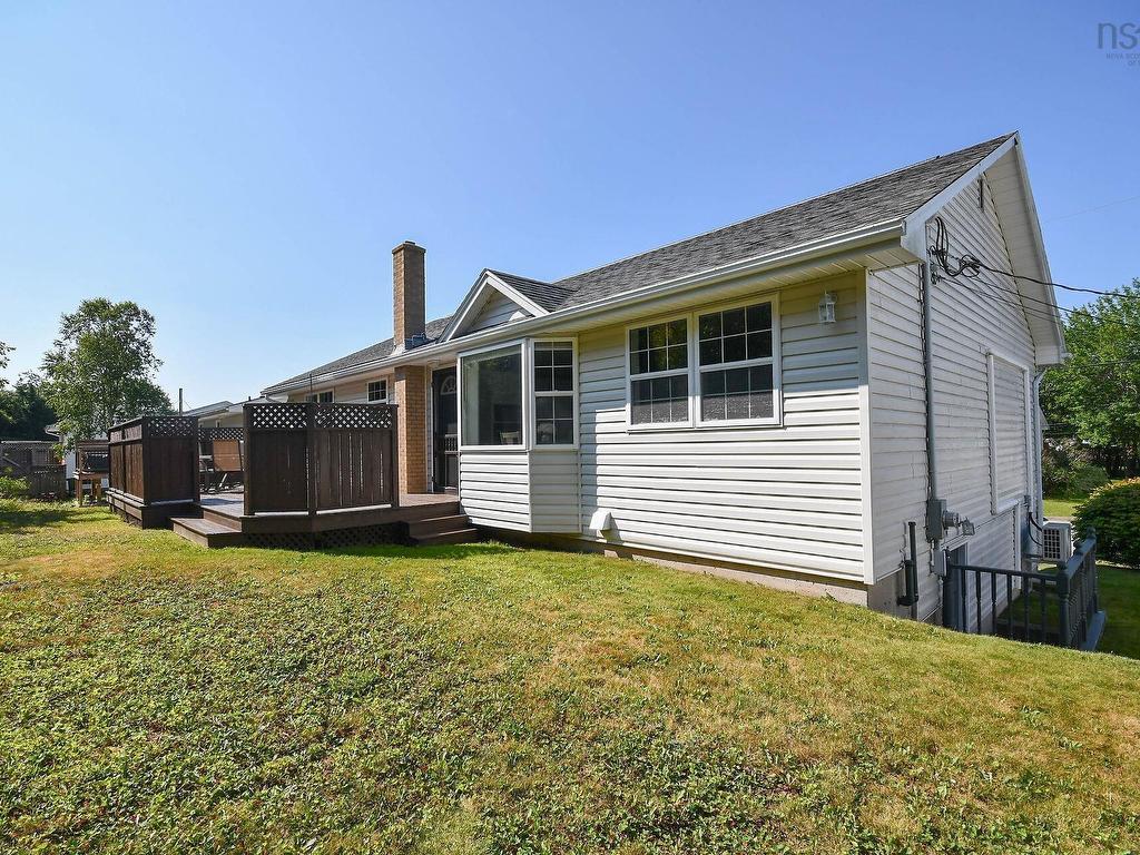 












31 Barry Crescent

,
Herring Cove,




NS
B3R 2L7

