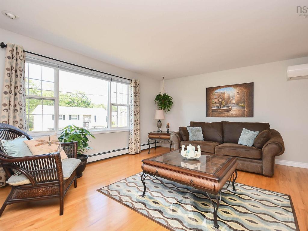 












31 Barry Crescent

,
Herring Cove,




NS
B3R 2L7

