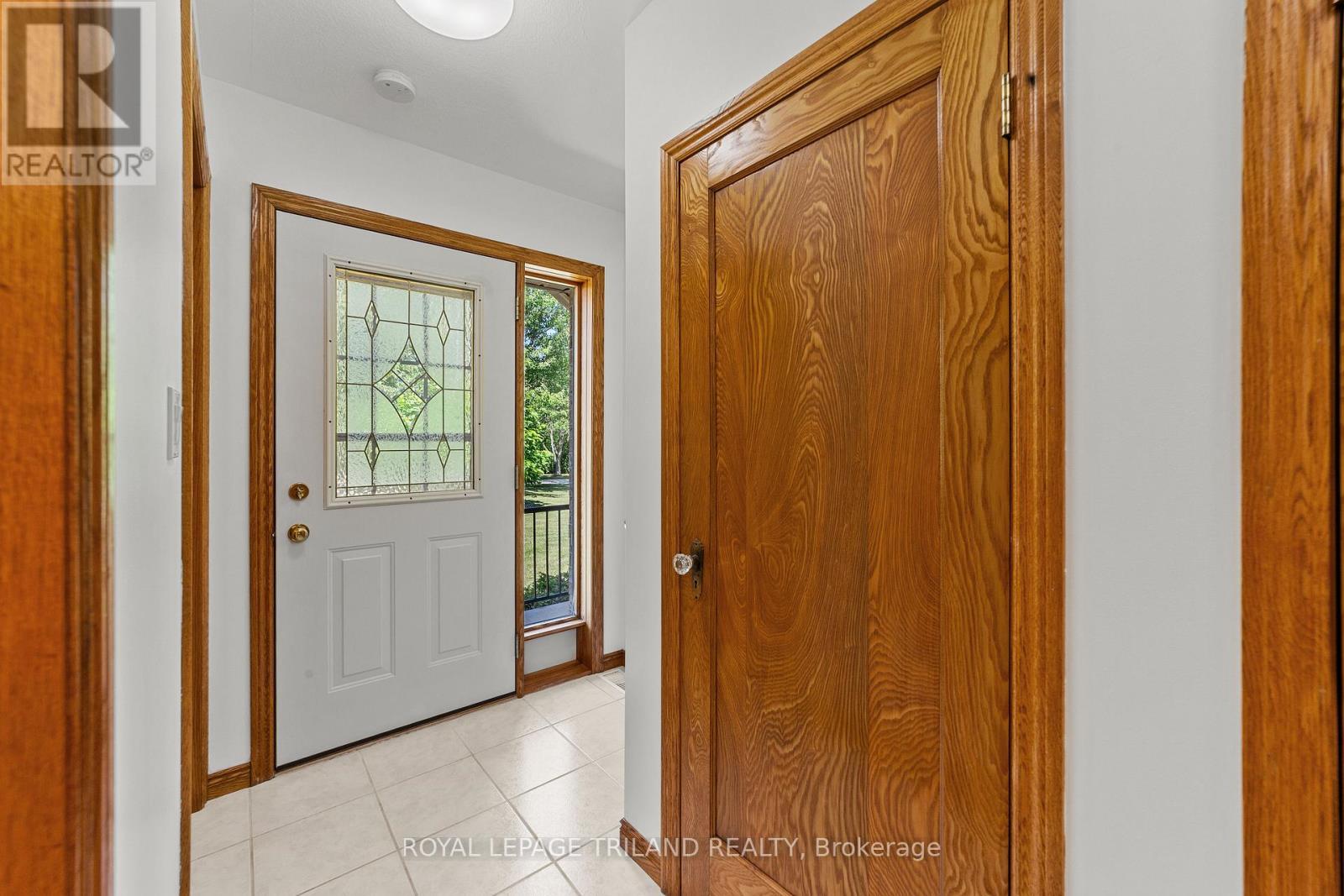 












22164 DUNDONALD ROAD

,
Southwest Middlesex,







Ontario
N0L1M0


