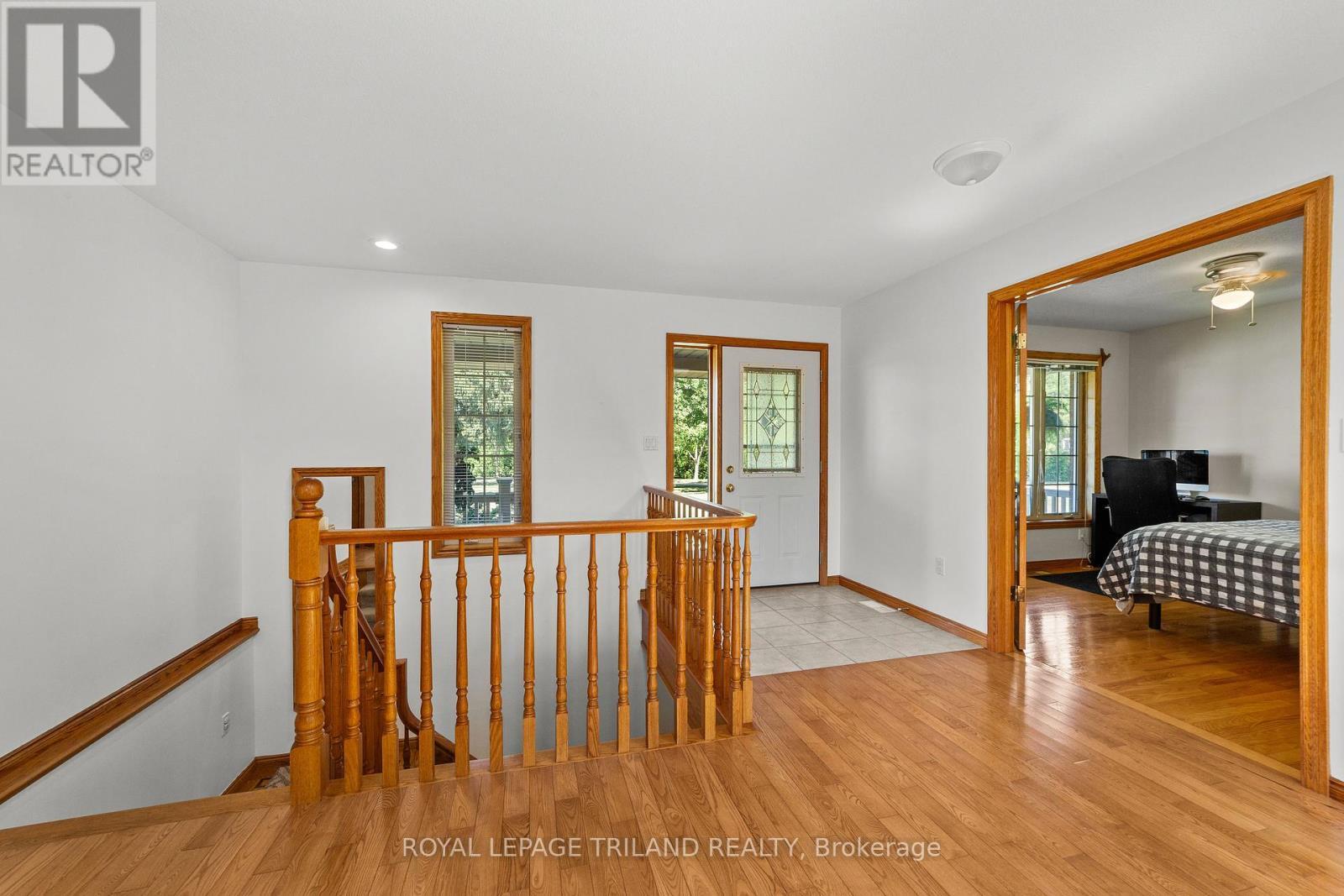 












22164 DUNDONALD ROAD

,
Southwest Middlesex,







Ontario
N0L1M0

