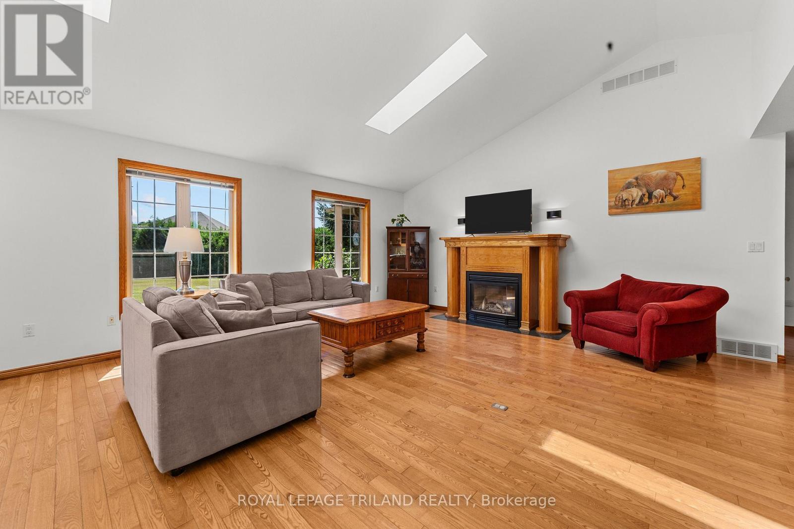 












22164 DUNDONALD ROAD

,
Southwest Middlesex,







Ontario
N0L1M0

