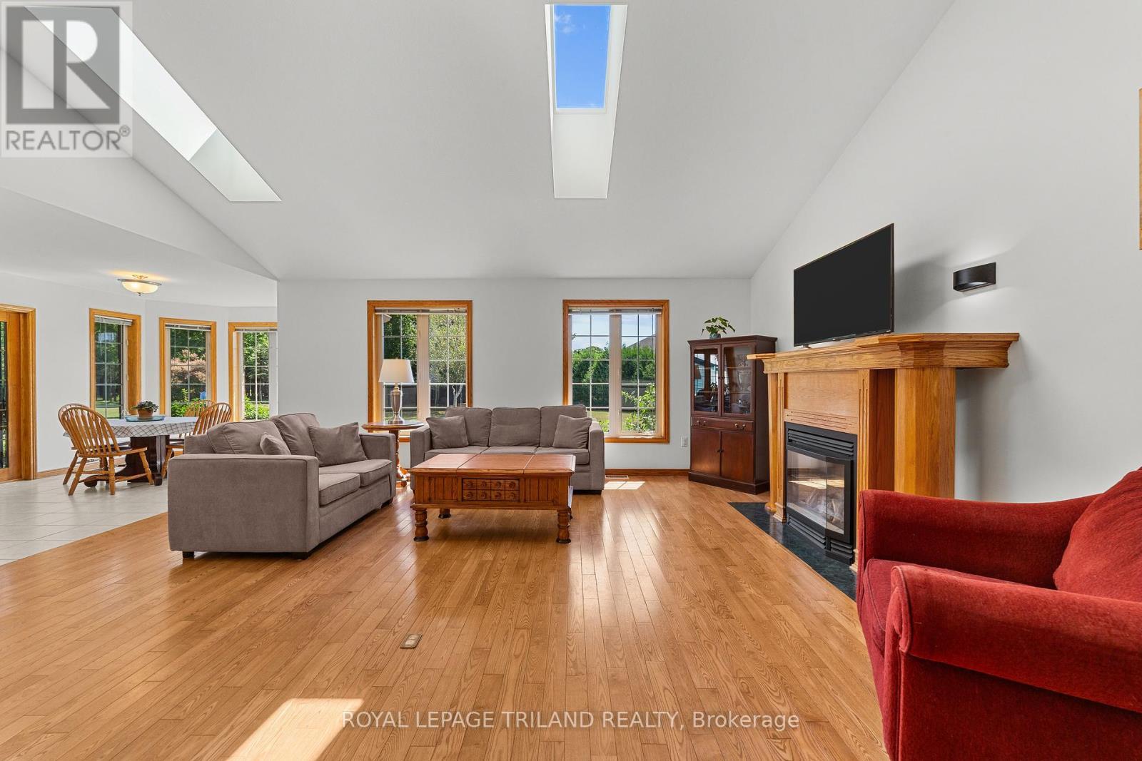 












22164 DUNDONALD ROAD

,
Southwest Middlesex,







Ontario
N0L1M0

