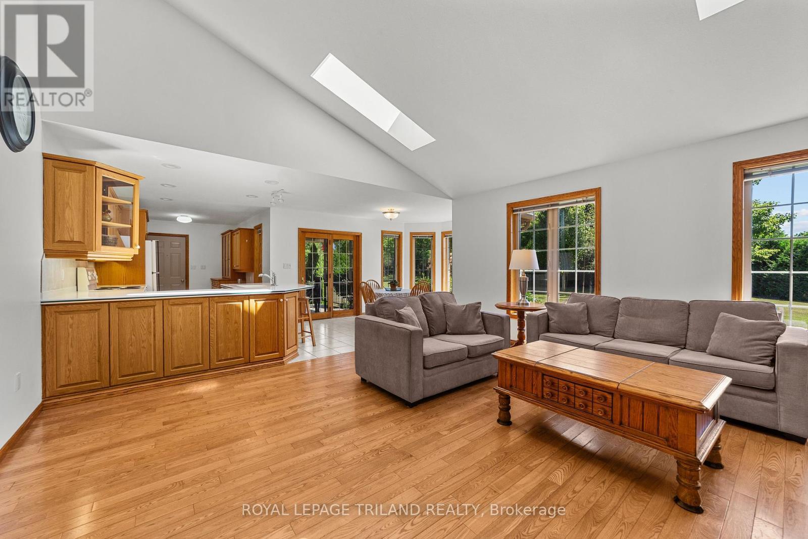 












22164 DUNDONALD ROAD

,
Southwest Middlesex,







Ontario
N0L1M0

