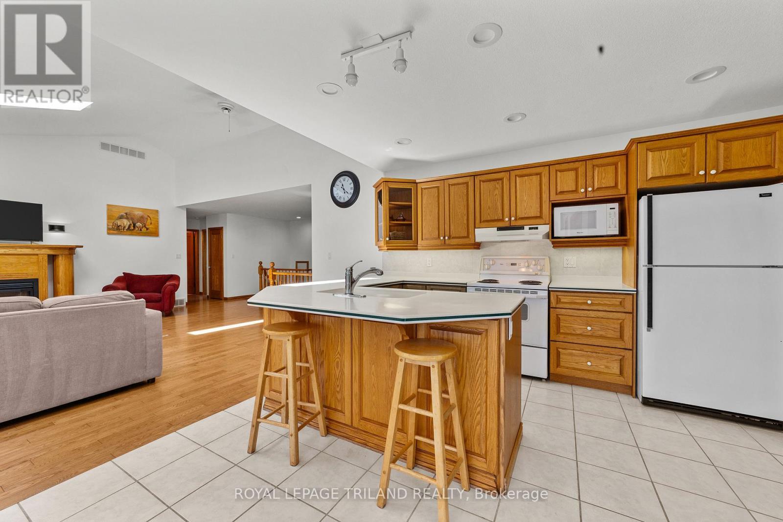 












22164 DUNDONALD ROAD

,
Southwest Middlesex,







Ontario
N0L1M0


