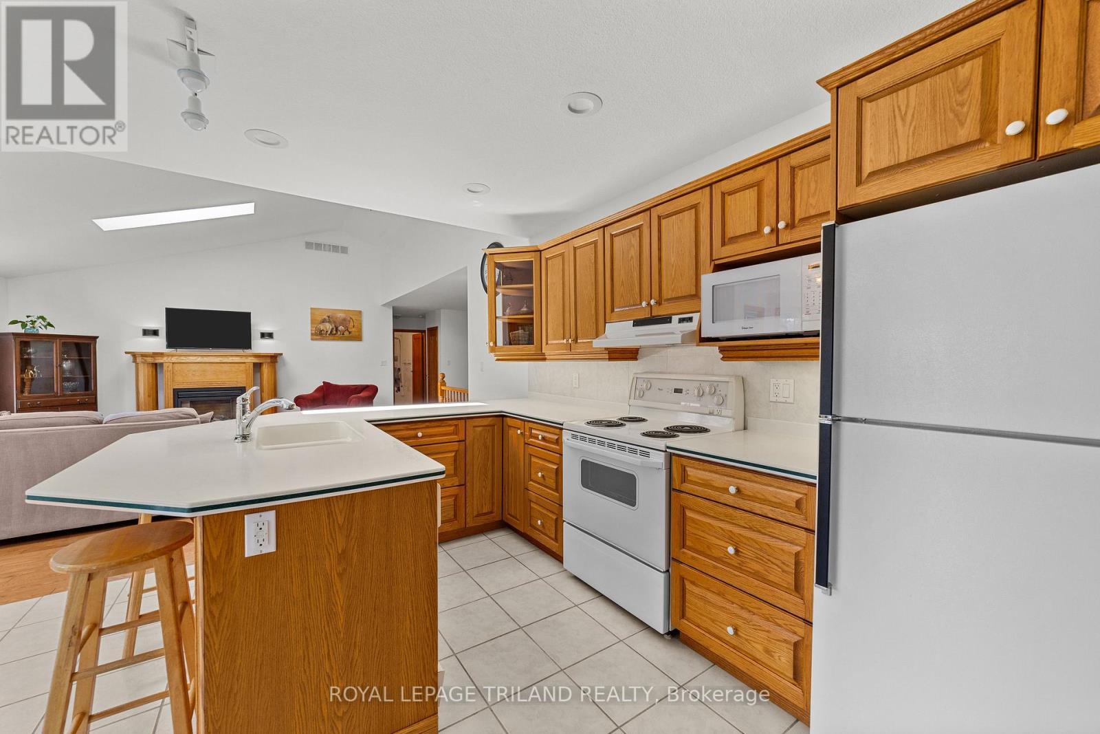 












22164 DUNDONALD ROAD

,
Southwest Middlesex,







Ontario
N0L1M0

