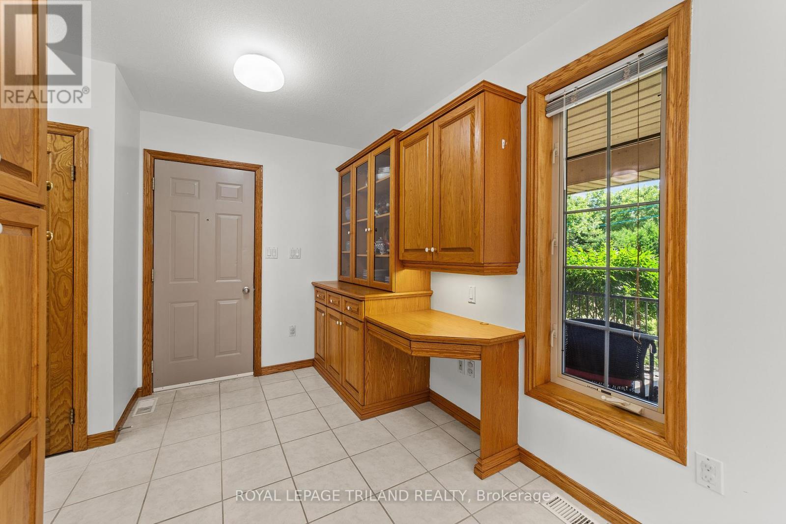 












22164 DUNDONALD ROAD

,
Southwest Middlesex,







Ontario
N0L1M0


