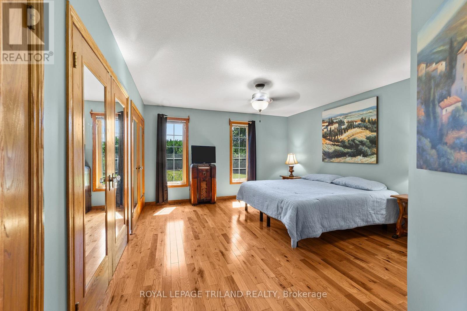 












22164 DUNDONALD ROAD

,
Southwest Middlesex,







Ontario
N0L1M0

