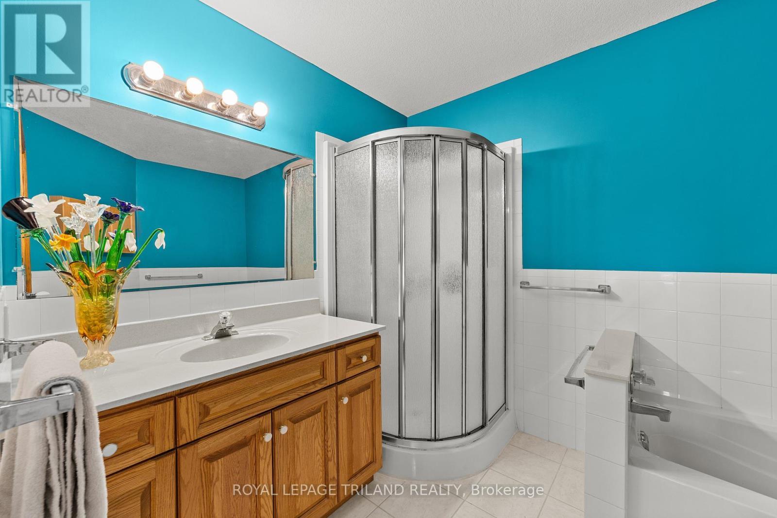 












22164 DUNDONALD ROAD

,
Southwest Middlesex,







Ontario
N0L1M0

