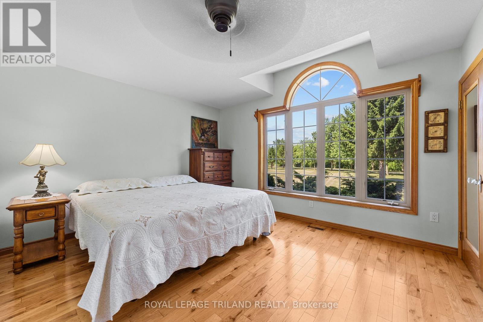 












22164 DUNDONALD ROAD

,
Southwest Middlesex,







Ontario
N0L1M0

