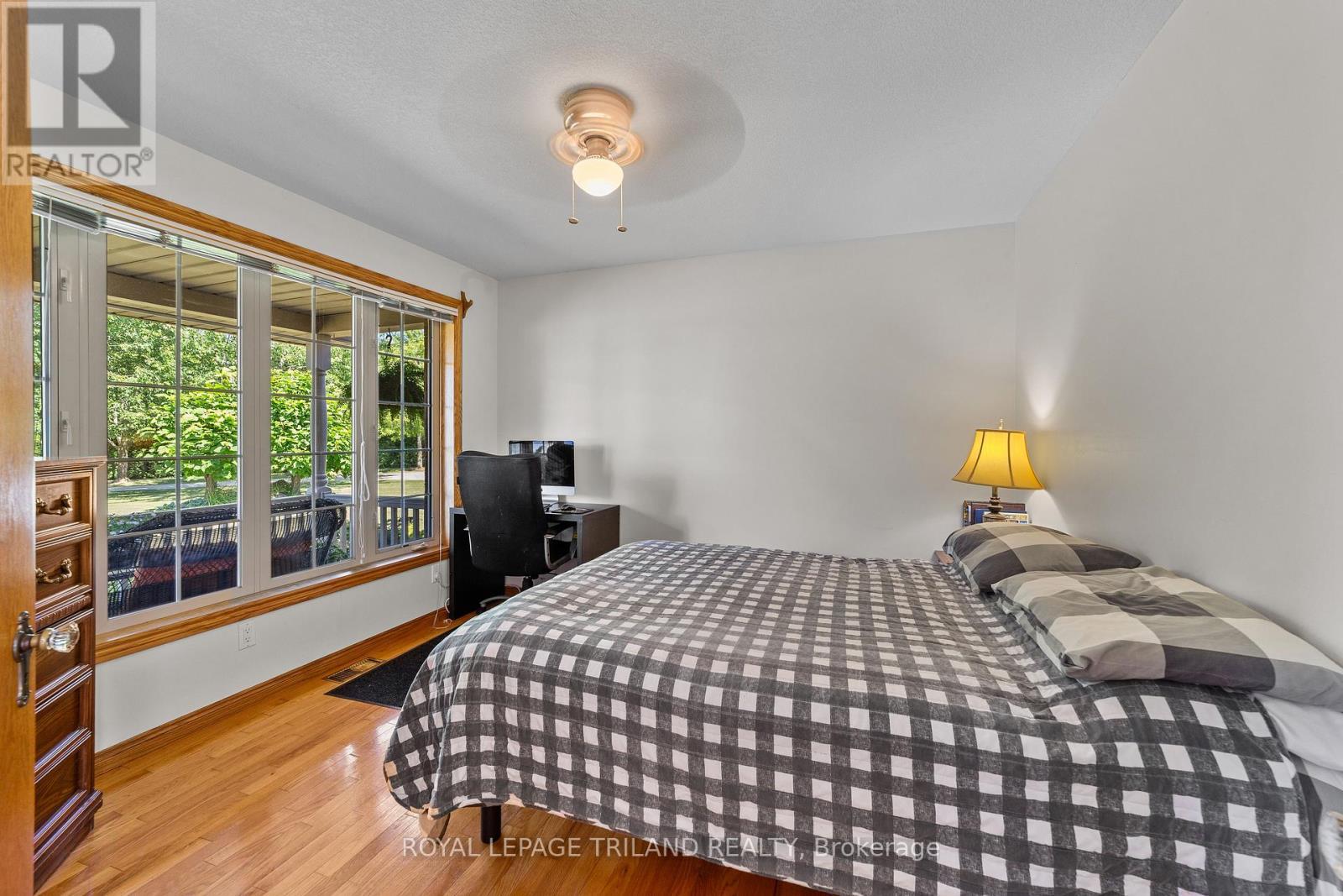 












22164 DUNDONALD ROAD

,
Southwest Middlesex,







Ontario
N0L1M0

